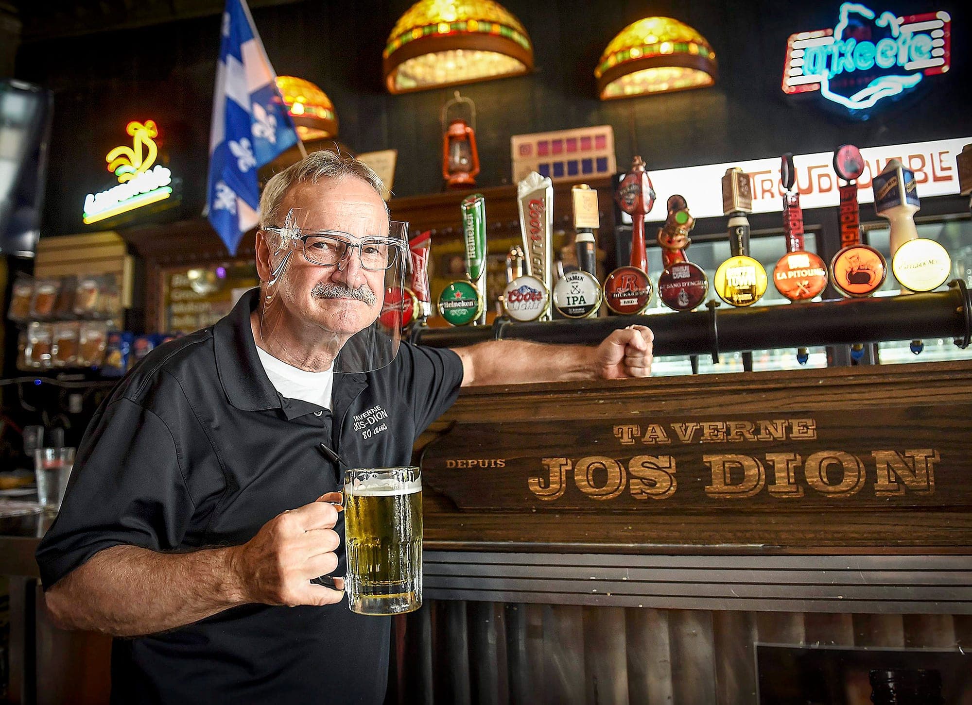 Gaétan Dion, serveur chez Jos Dion.