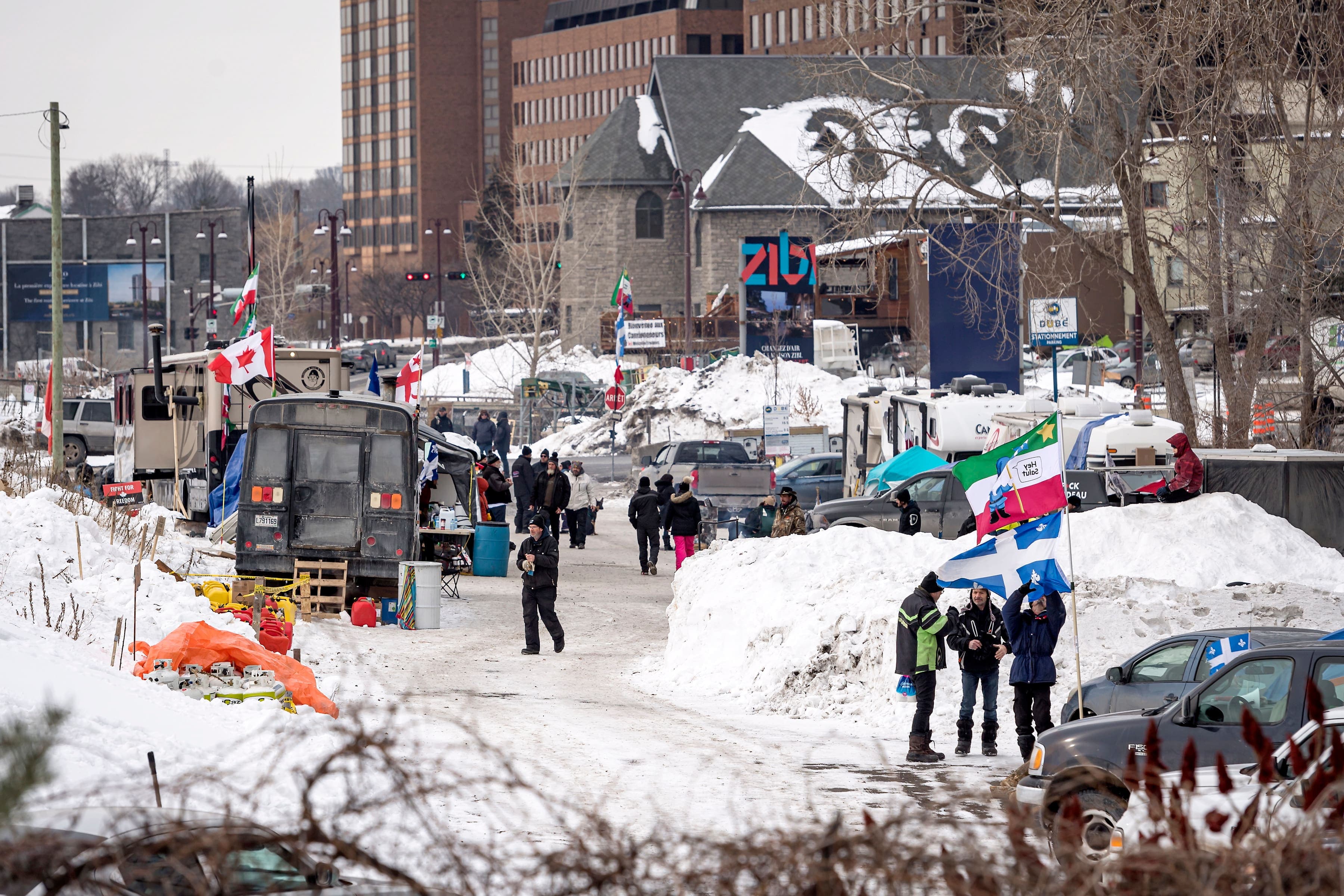 Le campement des Farfadaas, à Gatineau, donne des maux de tête aux propriétaires qui avaient loué le terrain, mais qui souhaitent maintenant le départ des occupants.