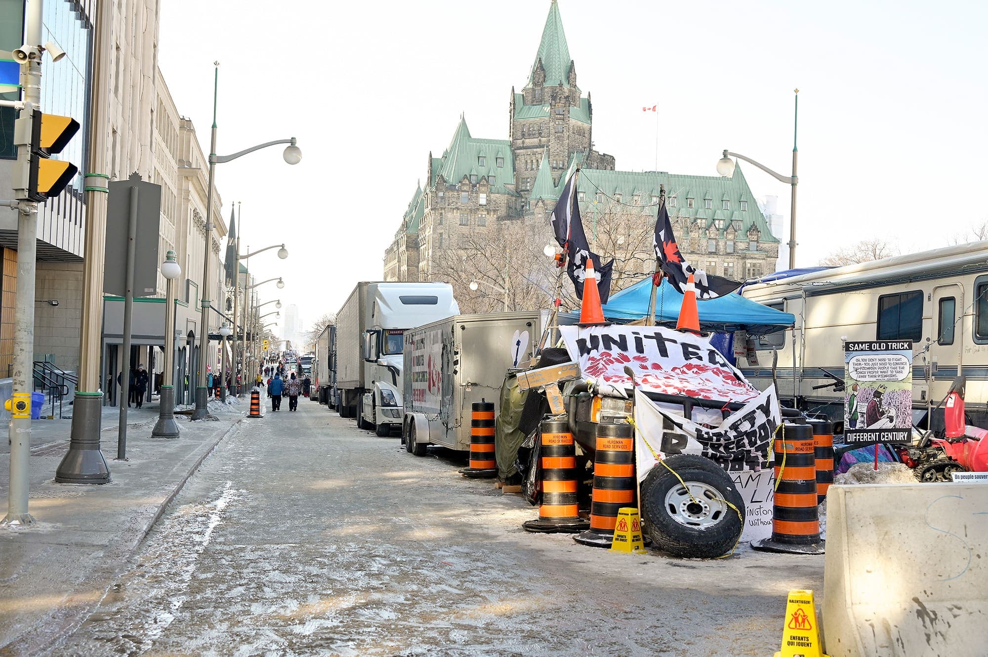 L’une des organisatrices du « convoi pour la liberté » d’Ottawa a assuré au maire de la ville que les camionneurs quitteraient d’ici aujourd’hui les quartiers résidentiels, pour concentrer leurs efforts autour du parlement.