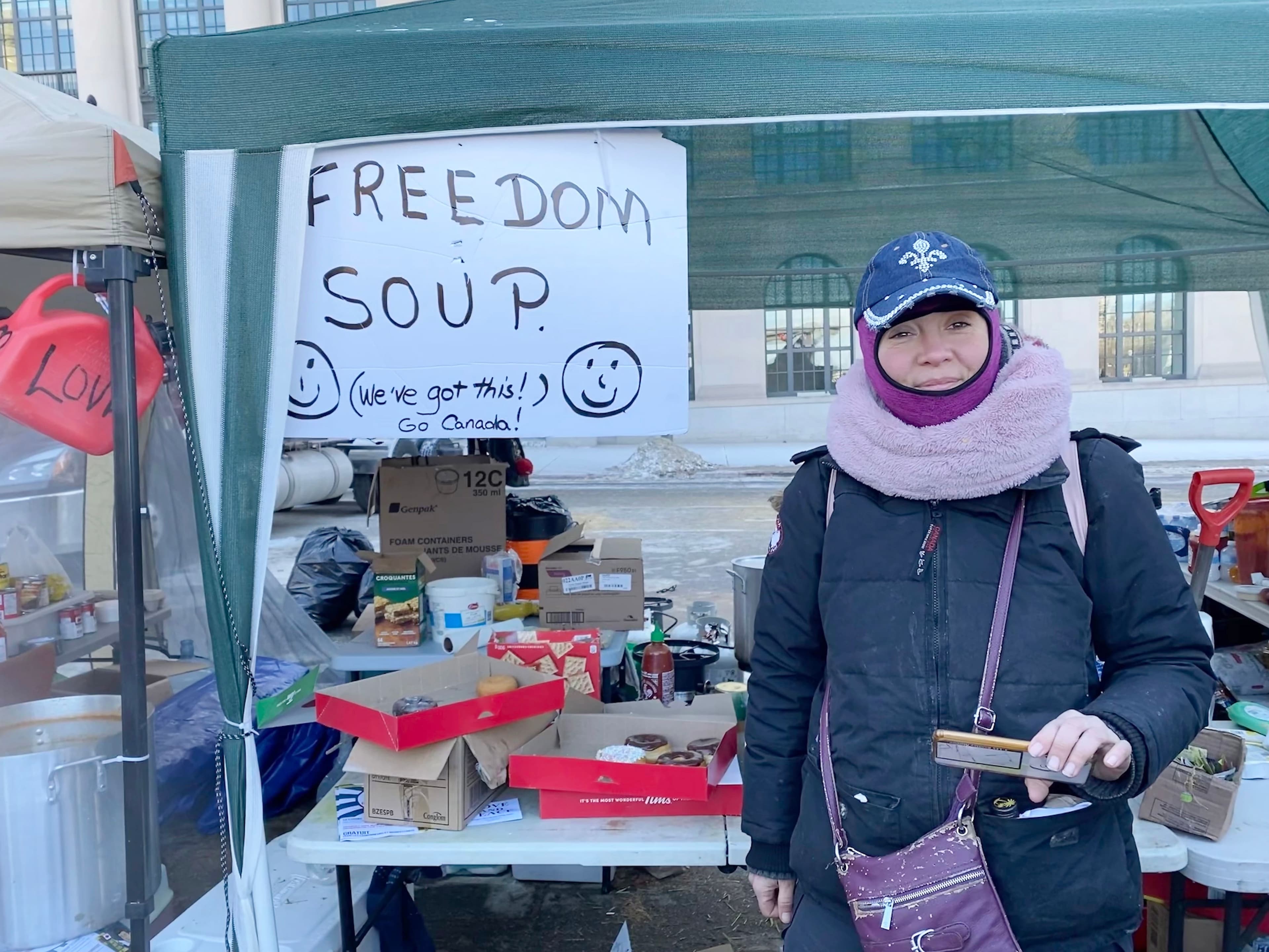 La Québécoise Marie « Eye » se réjouissait de la levée des restrictions en Ontario.