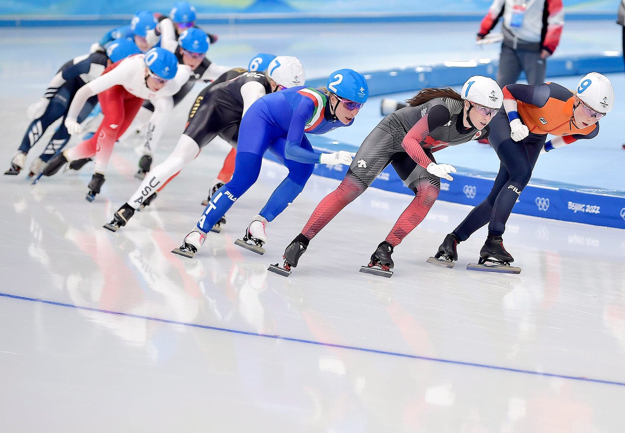 Ivanie Blondin (no1) bien engagée dans le peloton à l’épreuve du départ groupé où elle a obtenu la médaille d’argent.