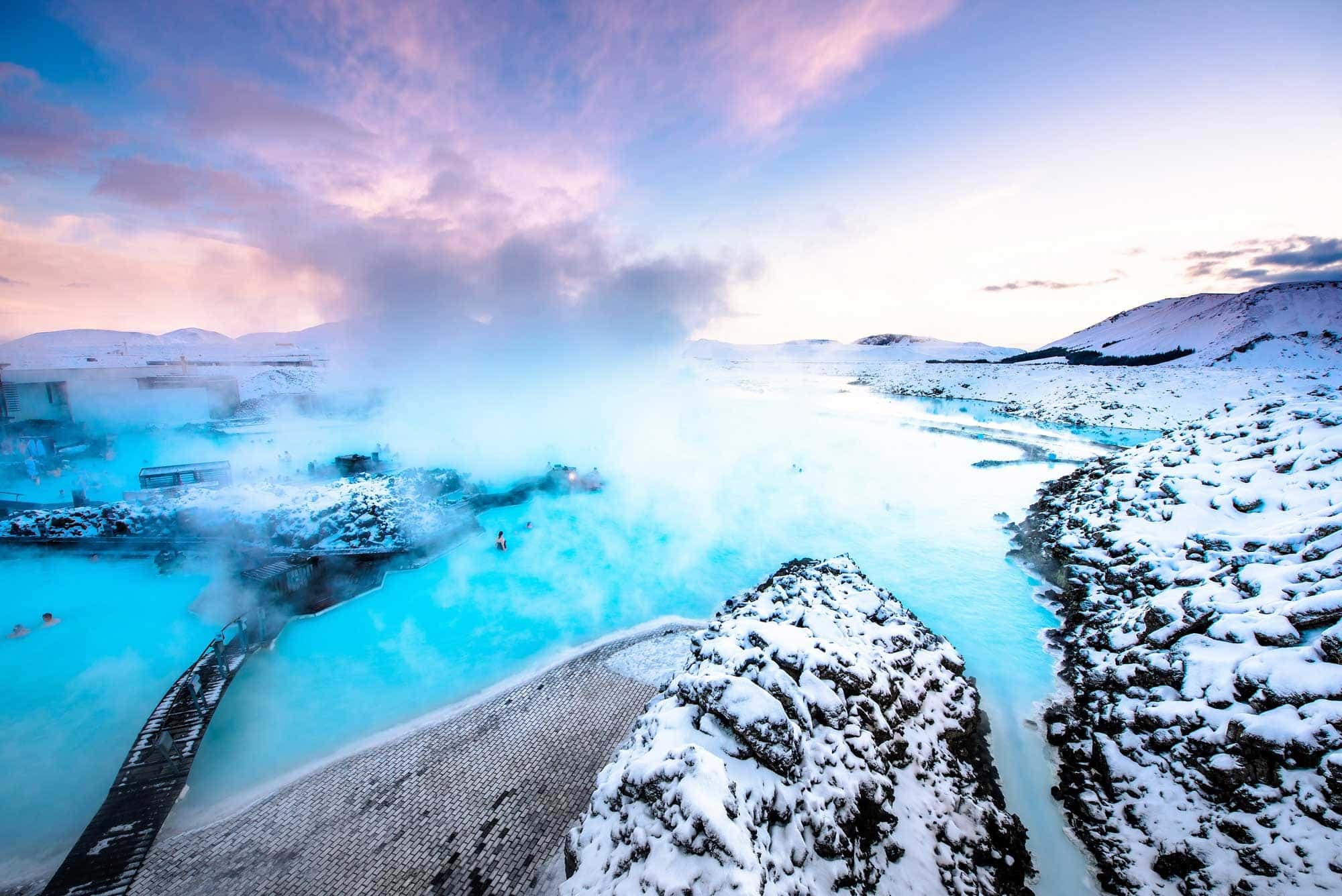 Le lagon bleu de Grindavik, en Islande, est l’une des principales attractions touristiques du pays. Sa version québécoise serait chauffée en permanence à 38 degrés Celsius grâce à un système perfectionné de géothermie.
