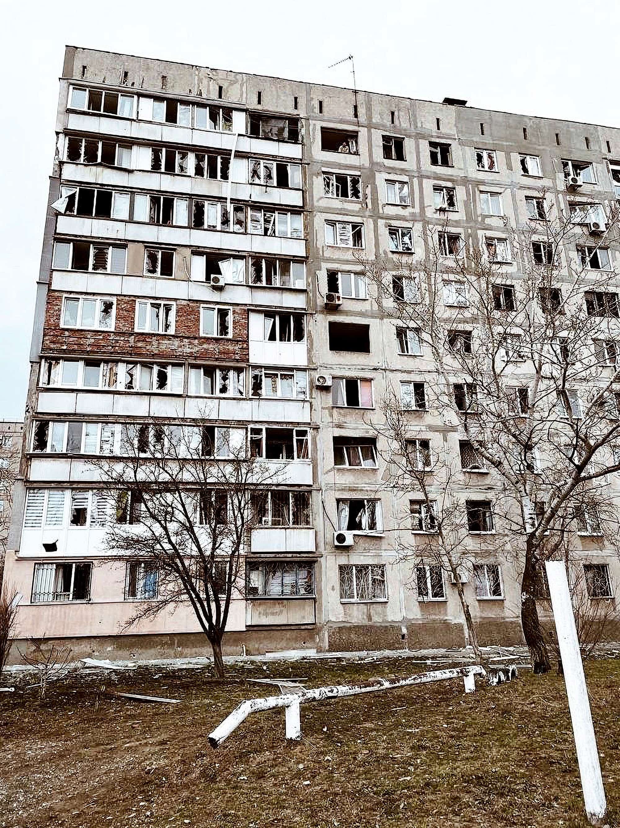 Une ancienne résidente de Marioupol nous a fourni une des rares photos prises après les bombardements de cette ville coupée de toute communication et qui « n’existe plus », selon son maire.
