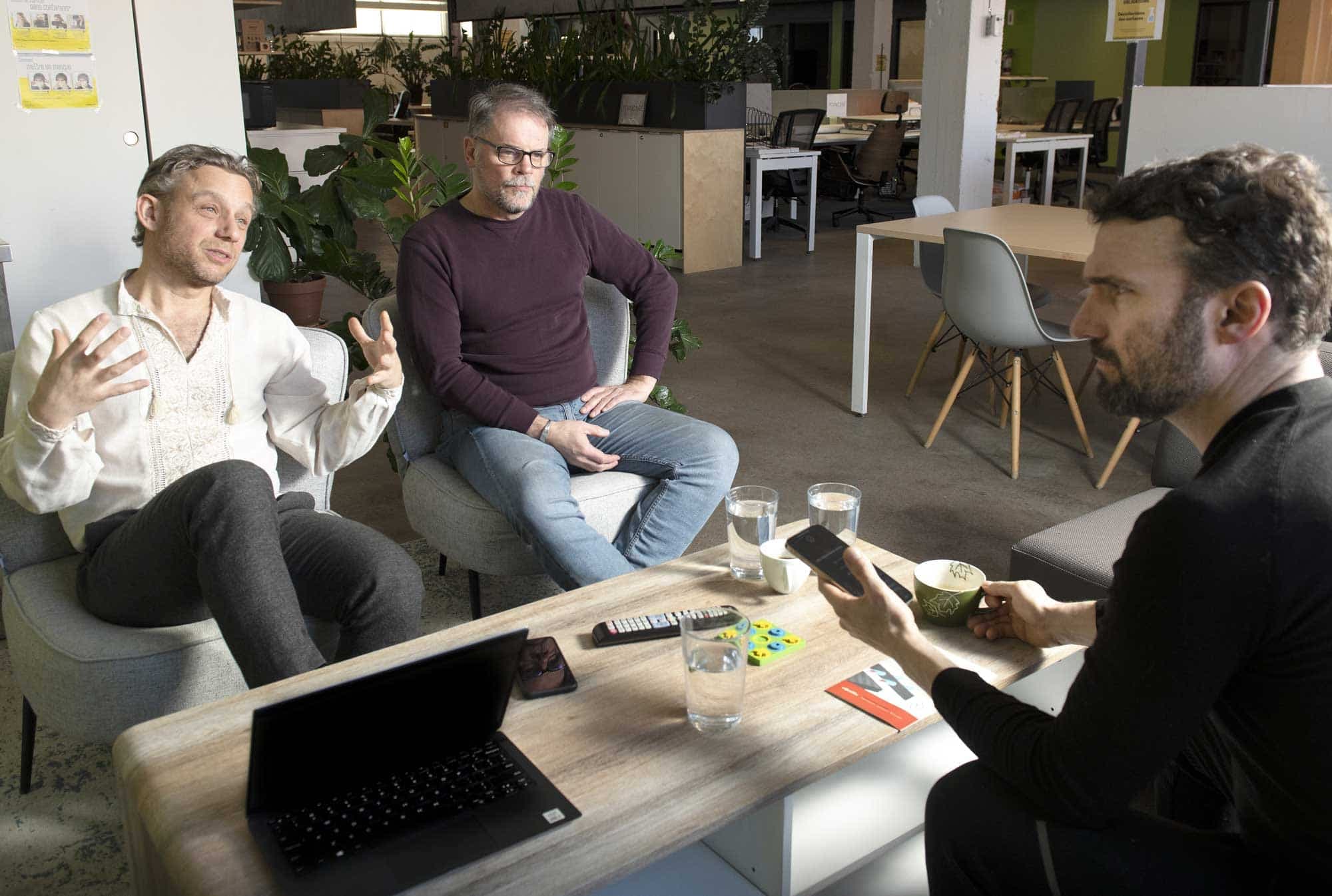 Dmitri Vitaliev et Michel Lambert en entrevue avec notre journaliste dans le bureau montréalais de leur compagnie, eQualitie.
