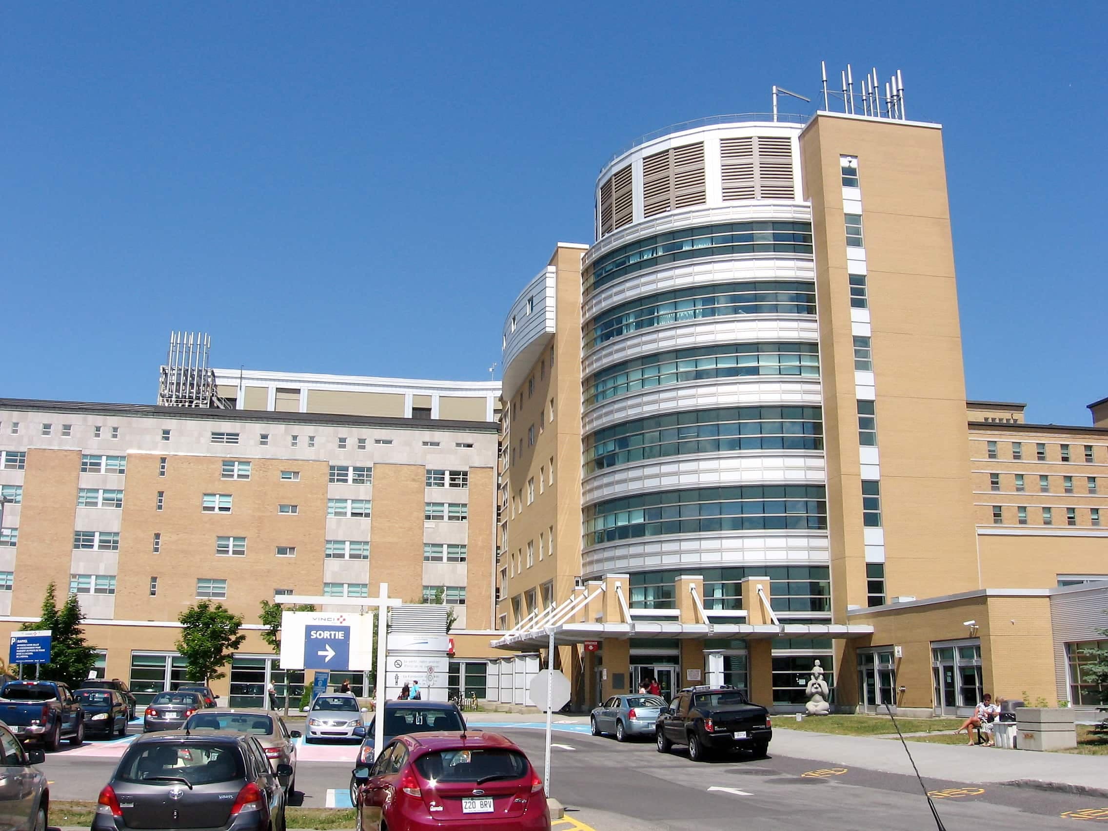 Le CISSS du Bas-Saint-Laurent, dont fait partie l’Hôpital de Rimouski, que l’on voit sur cette photo, recommandait un antivirus controversé à son personnel qui était en télétravail.