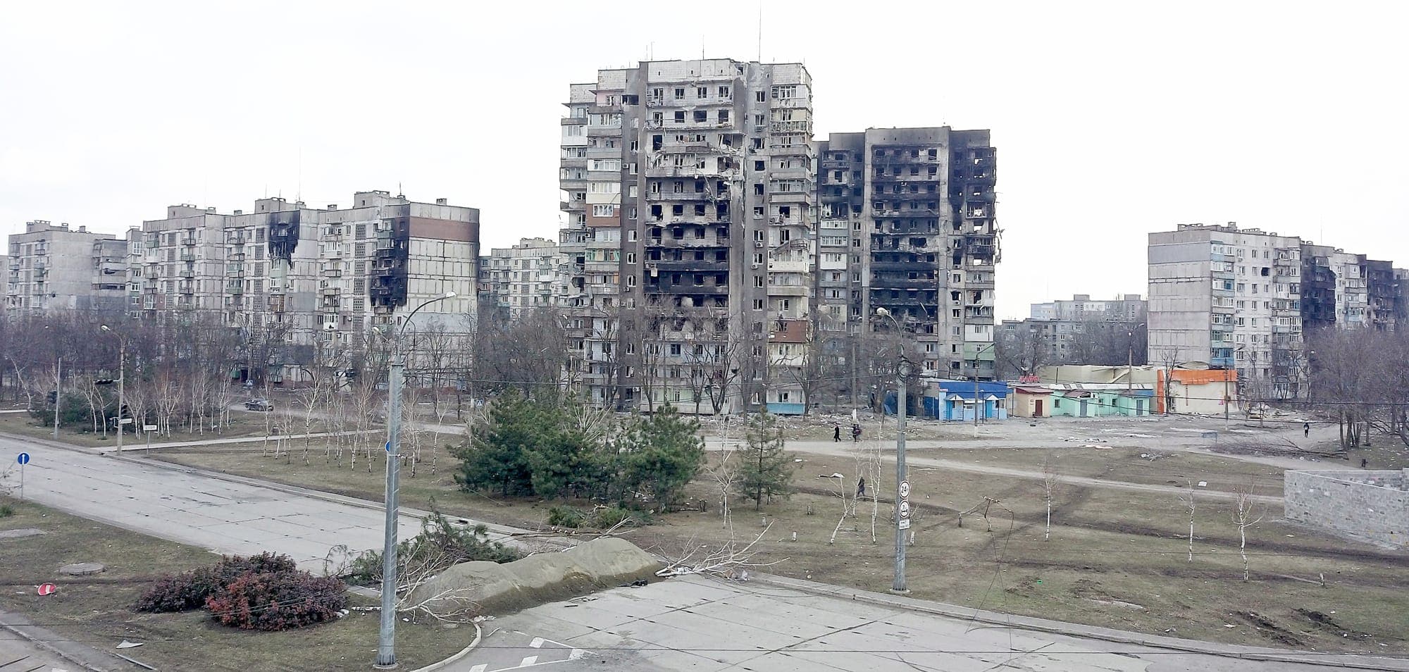 Un drone a pris cette photo de Marioupol, vendredi, montrant l’ampleur de la destruction de bâtiments civils.