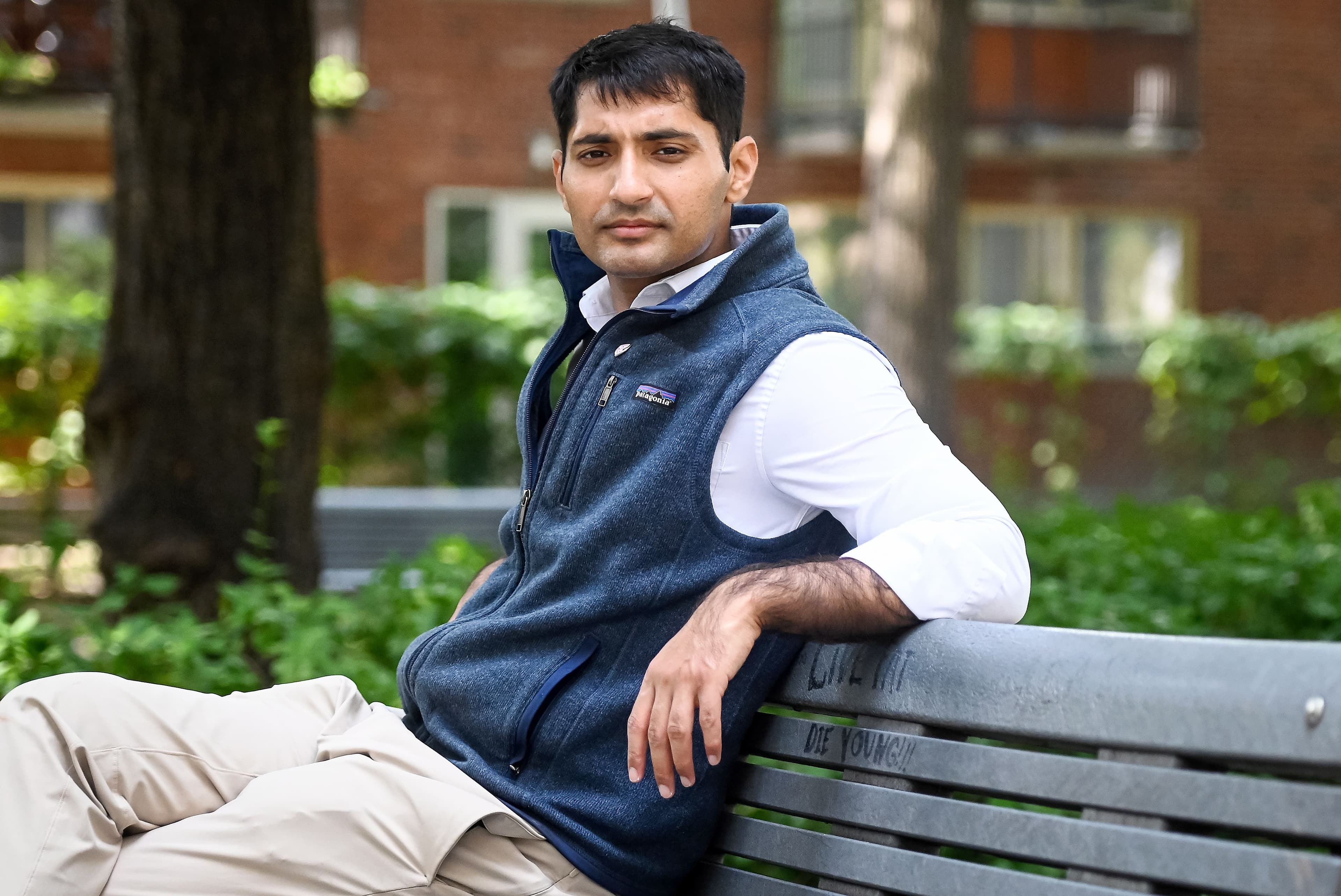 Venu de l’Inde, Arjun Kapur a appris le français pour travailler ici en finance… et ne souhaite pas déménager en Ontario pour accélérer son dossier d’immigration.