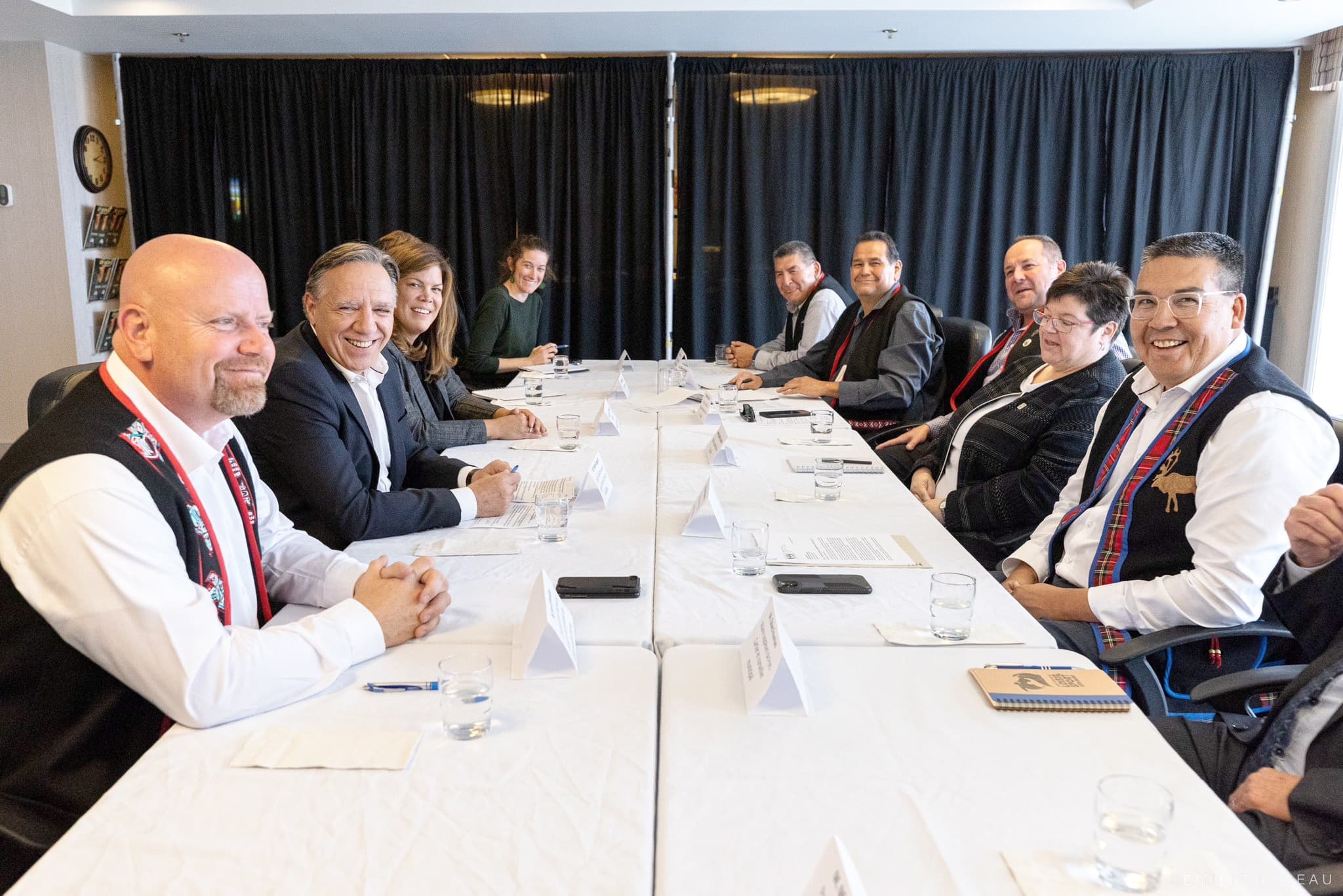 En pleine campagne électorale, le 27 septembre 2022, le premier ministre François Legault a rencontré des dirigeants de Boralex avec sa candidate, Kateri Champagne Jourdain, qui était encore employée et lobbyiste pour l'entreprise. Voir son tweet, plus bas.