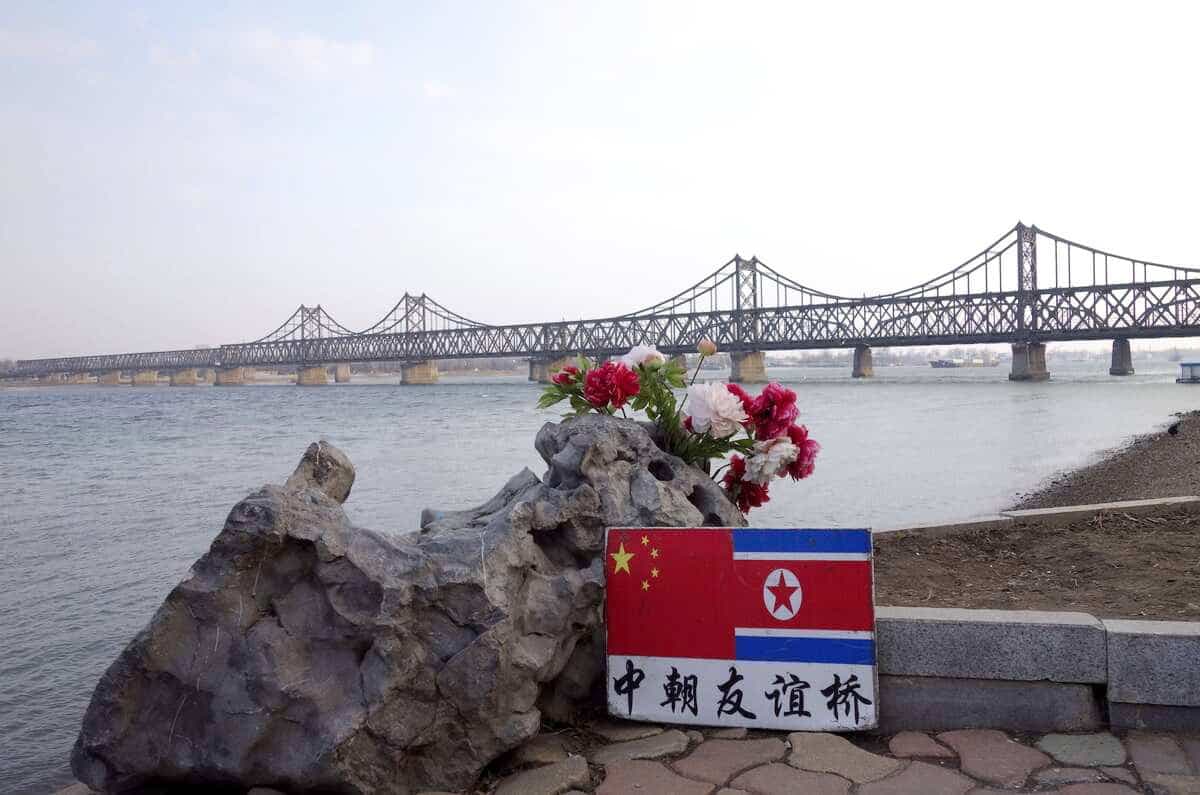 Le pont entre la Chine et la Corée du Nord sur le fleuve Yalou.