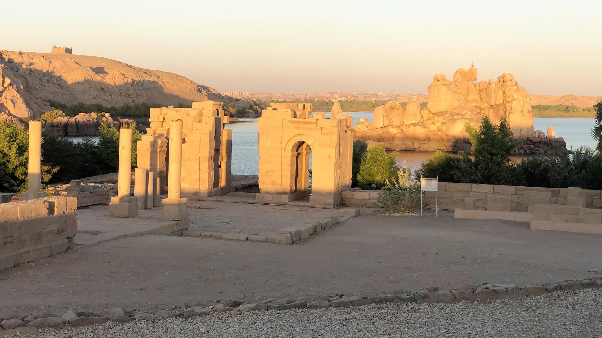 Le temple de Philae est une île sacrée surnommée Perle de l’Égypte en raison de la magnificence des lieux.