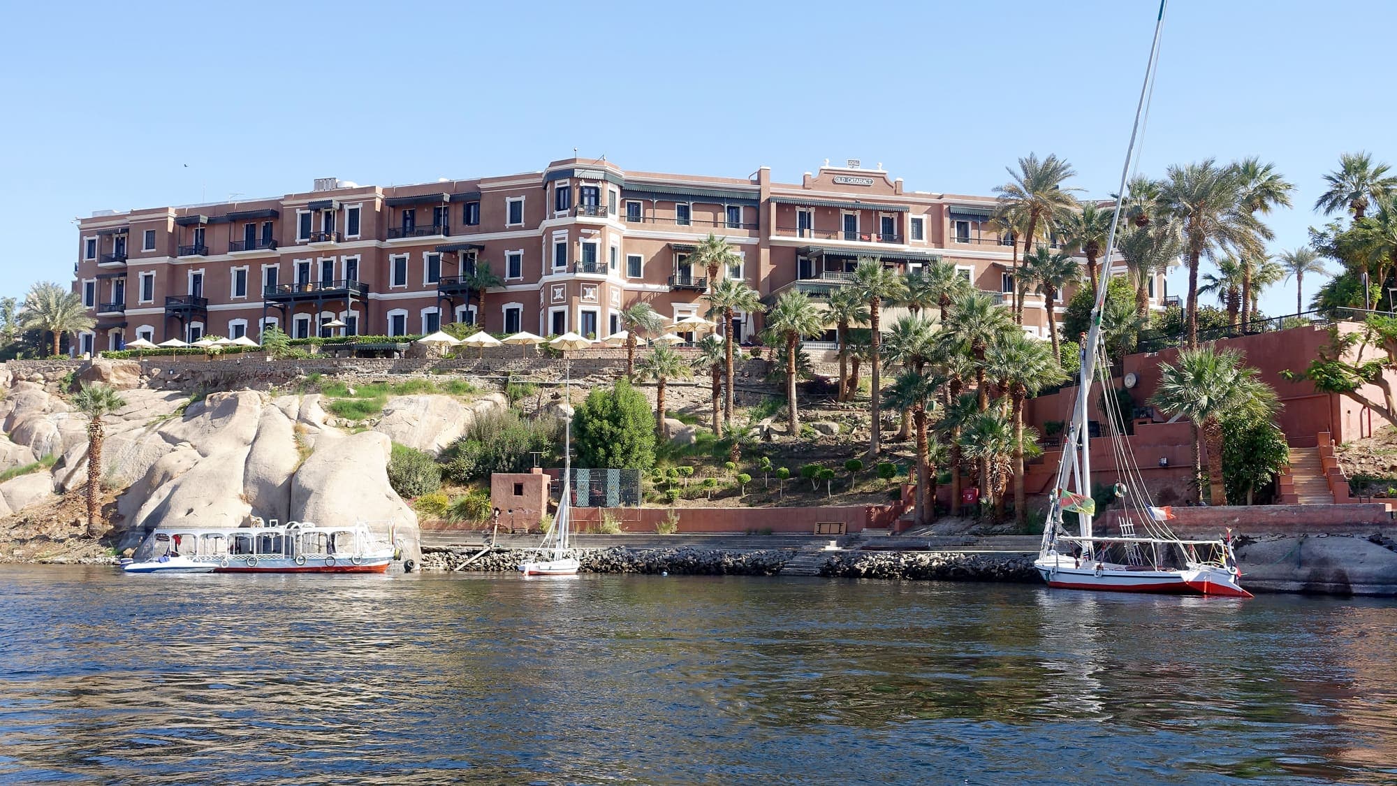 Le mythique hôtel Old Cataract qui surplombe le Nil a servi au tournage de l’adaptation du roman d’Agatha Christie, Mort sur le Nil.