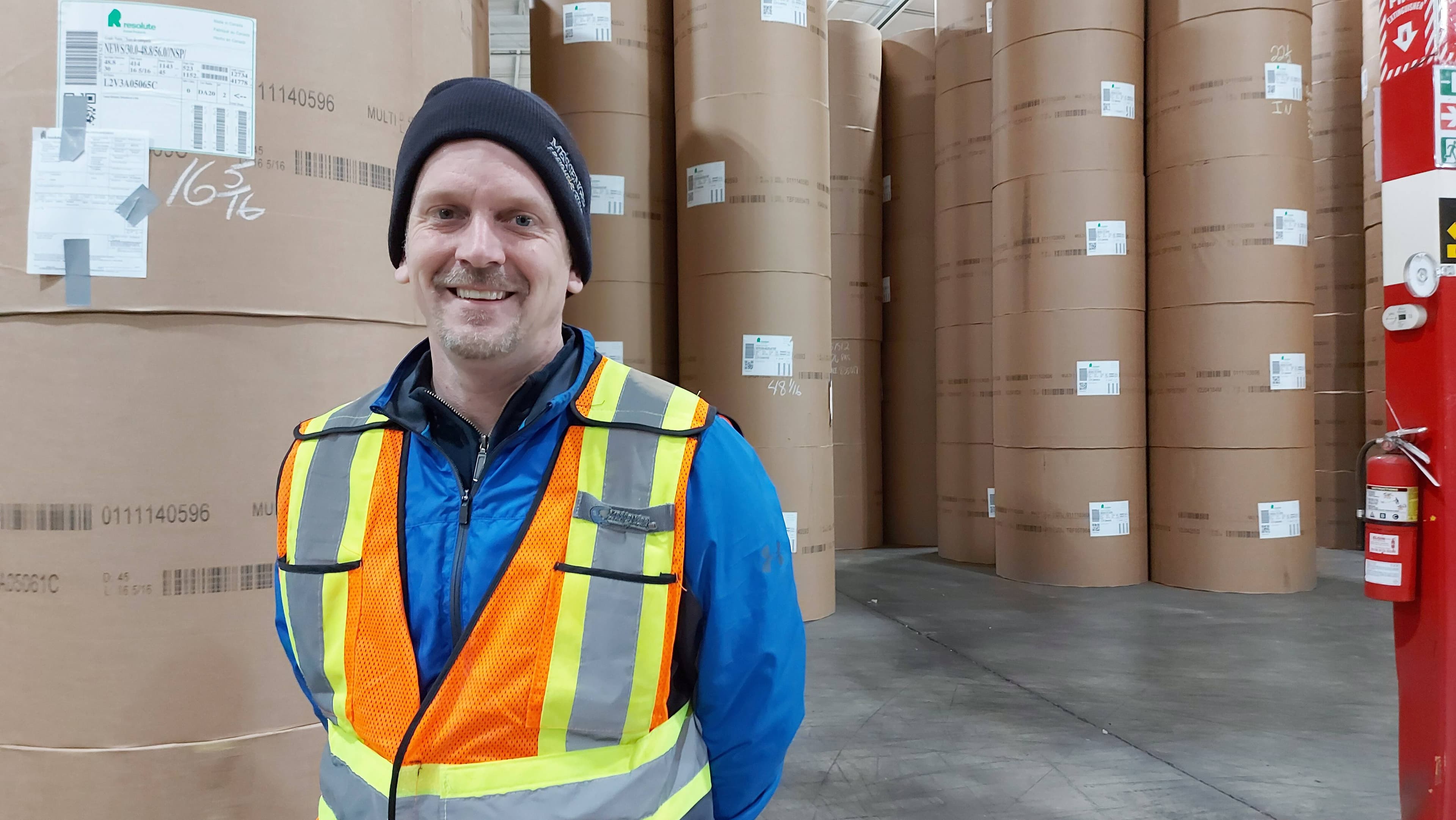 Blaine Skirtschak, est le directeur général de Messenger Freight Systems. Les locaux de cette petite entreprise de transport sont situés à deux pas du terrain de la future usine de Volkswagen.