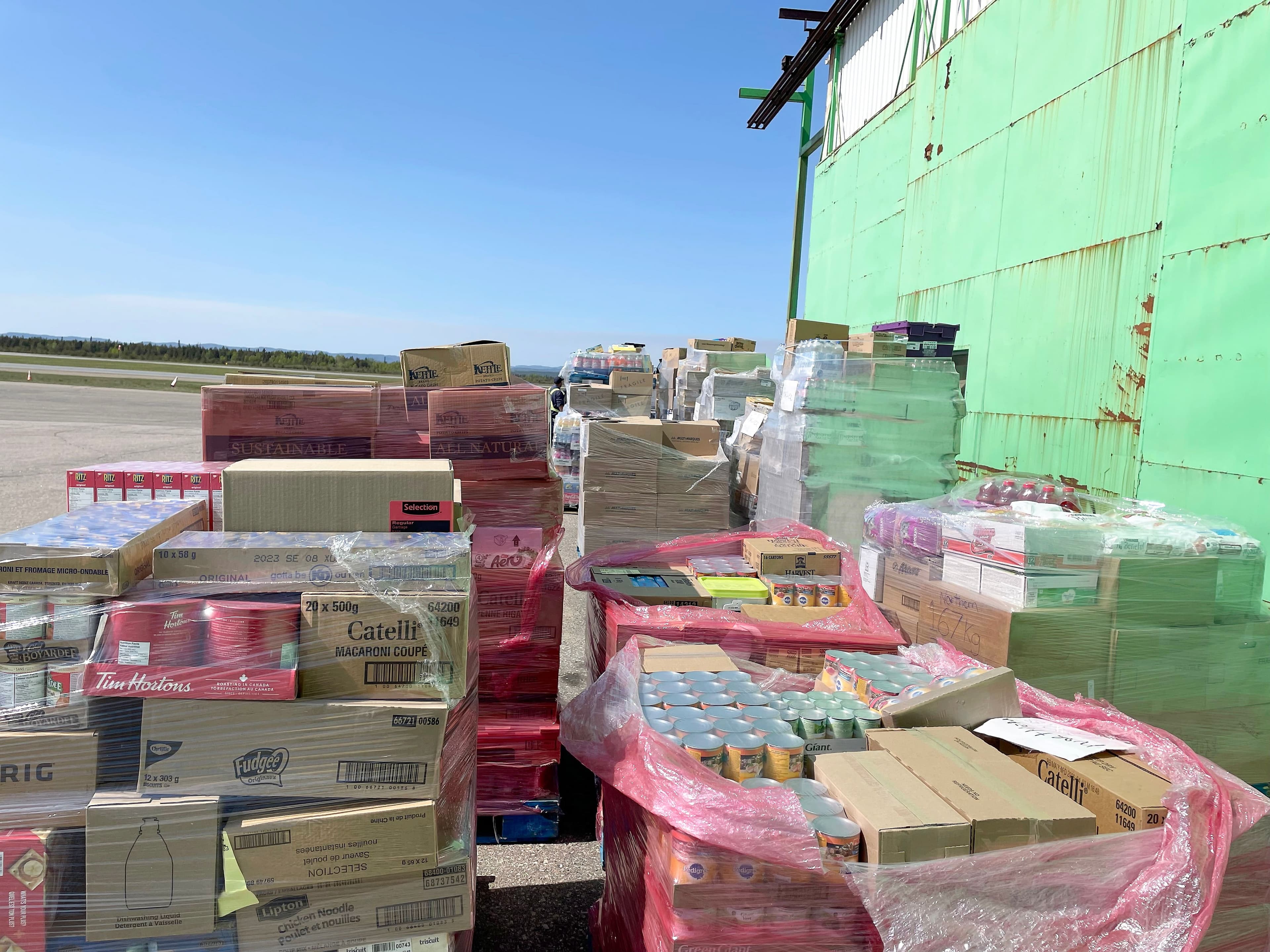 Plusieurs tablettes étaient prêtes à être envoyées, dimanche, à des populations qui peinent à s’approvisionner.