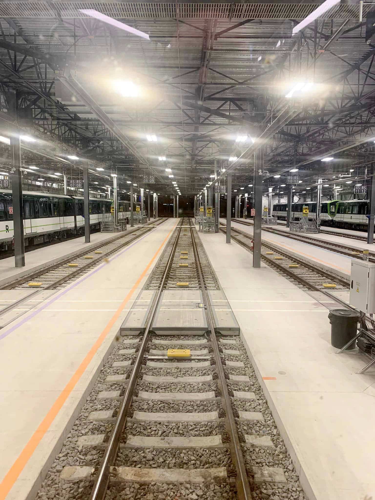 Michel-André Grégoire, accompagné de sa conjointe, s'est retrouvé malgré lui coincé dans un garage du REM le jour de son lancement.
