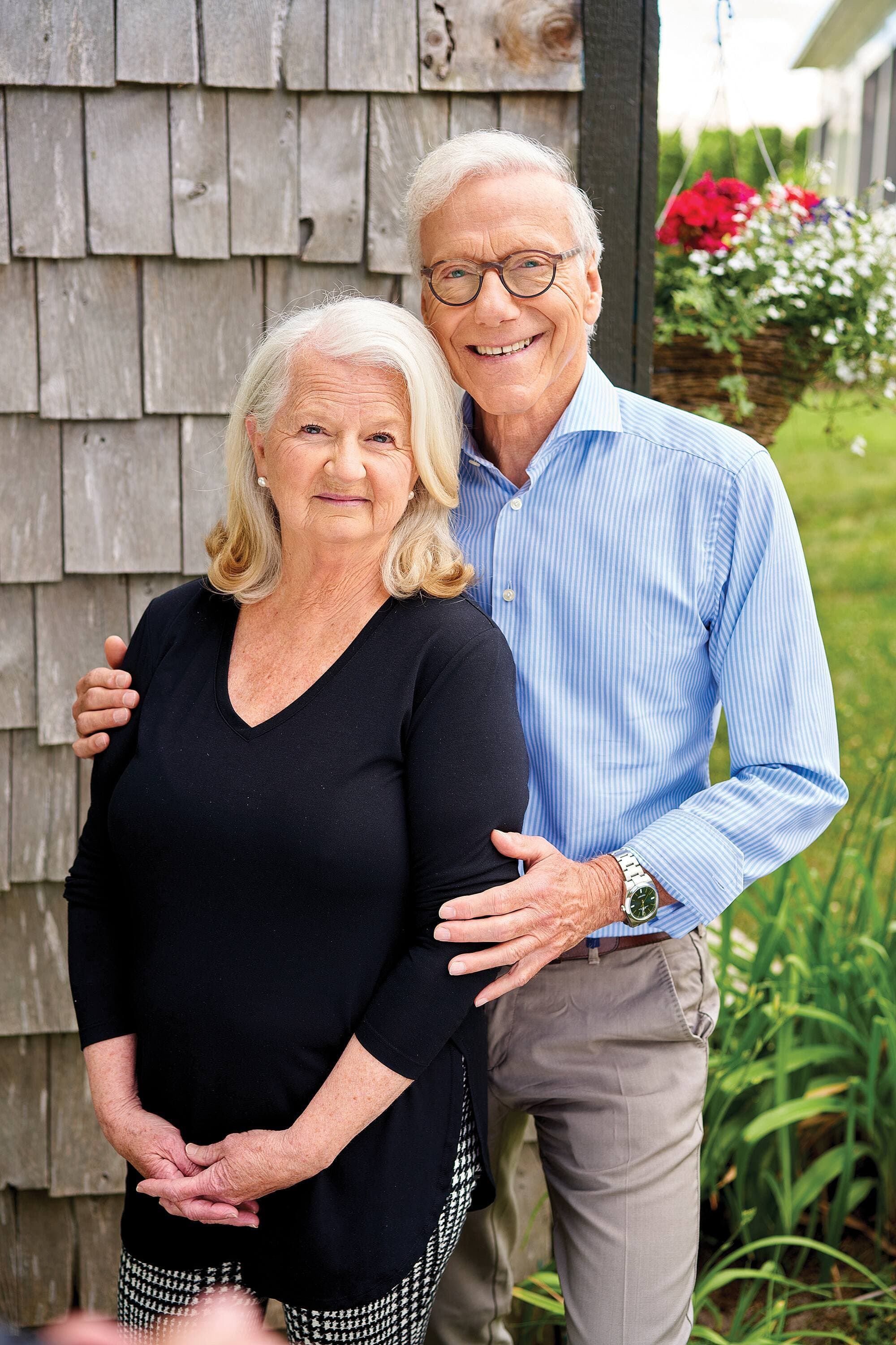 Avec sa femme, Ginette St-Cyr. Le couple envisage désormais de couler des jours paisibles à la campagne.
