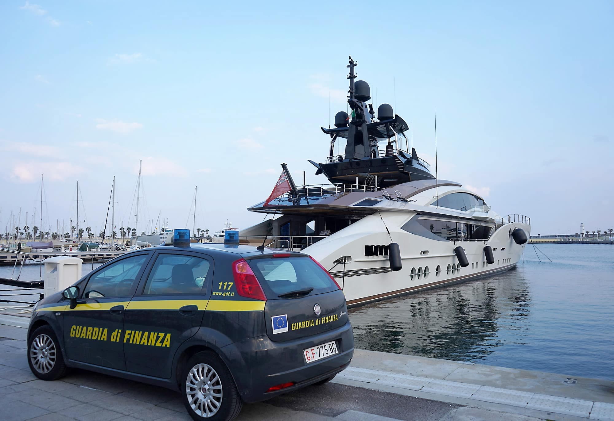 Le yatch Lady M a été saisi par les autorités italiennes, samedi.