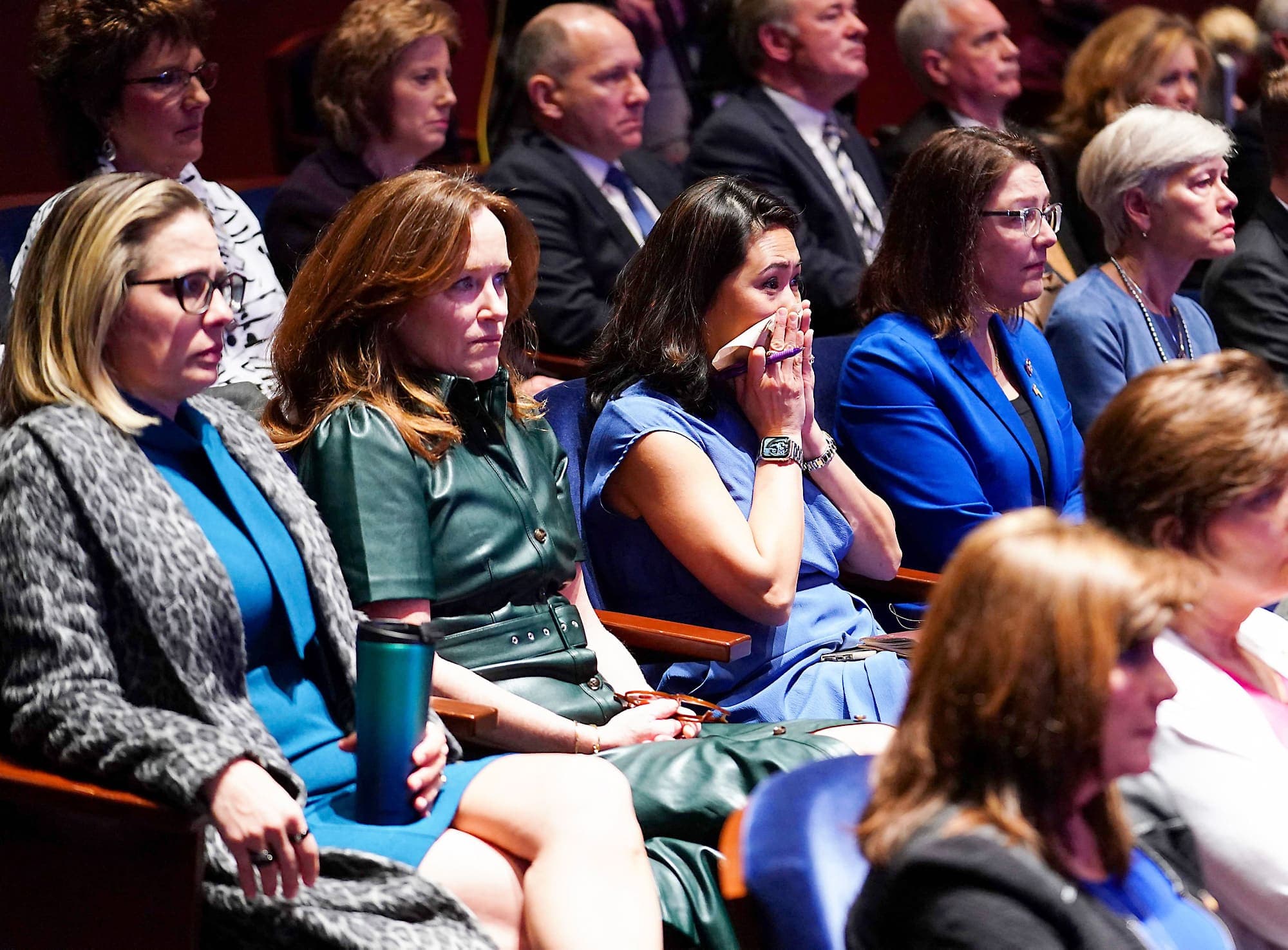 Des élues des États-Unis présentes dans un auditorium à Washington ont été touchées et ébranlées par ces images troublantes.