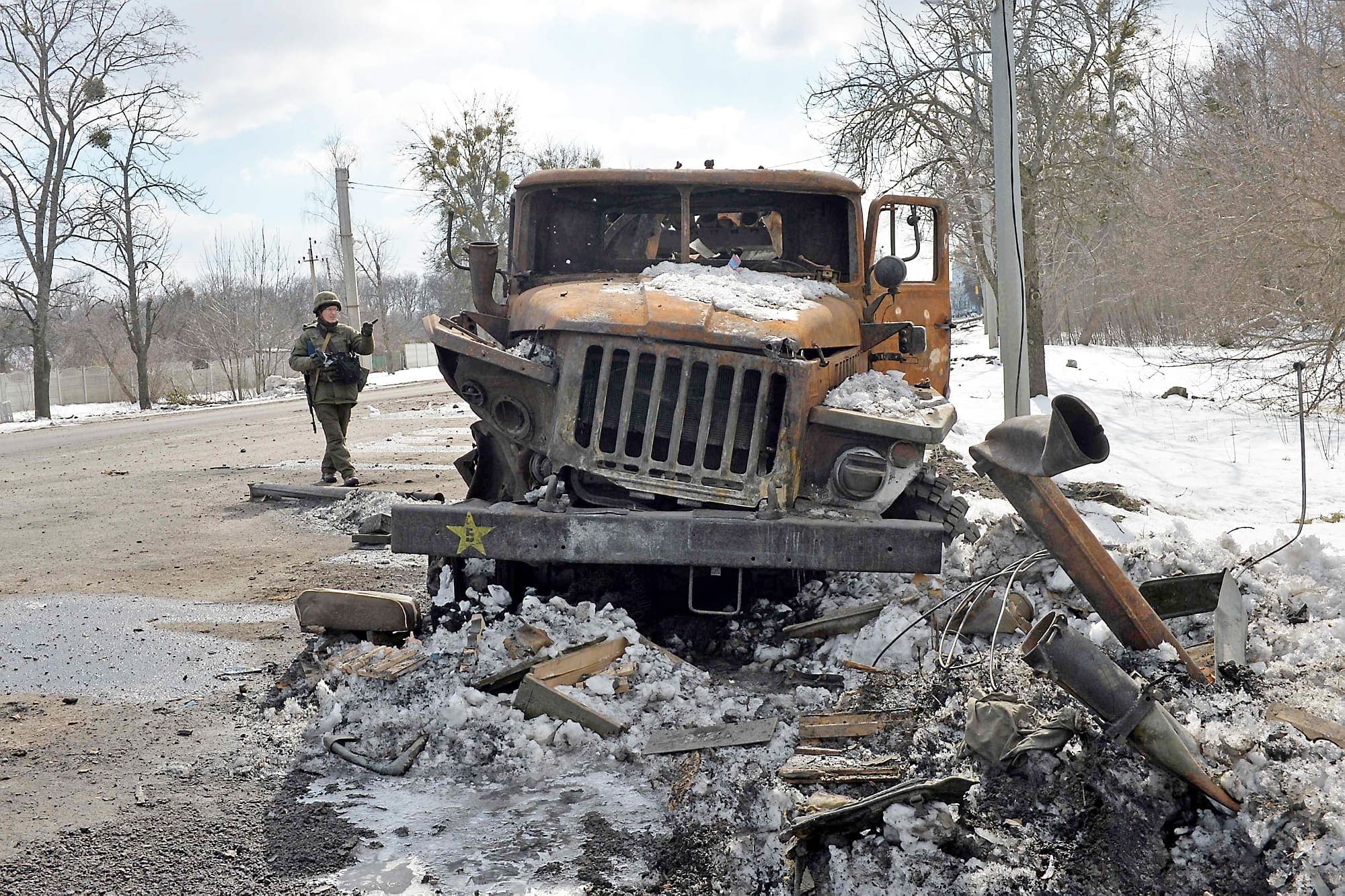 Un camion rempli de lance-roquettes de l’armée russe a été détruit en périphérie de Kharkiv, mercredi.
