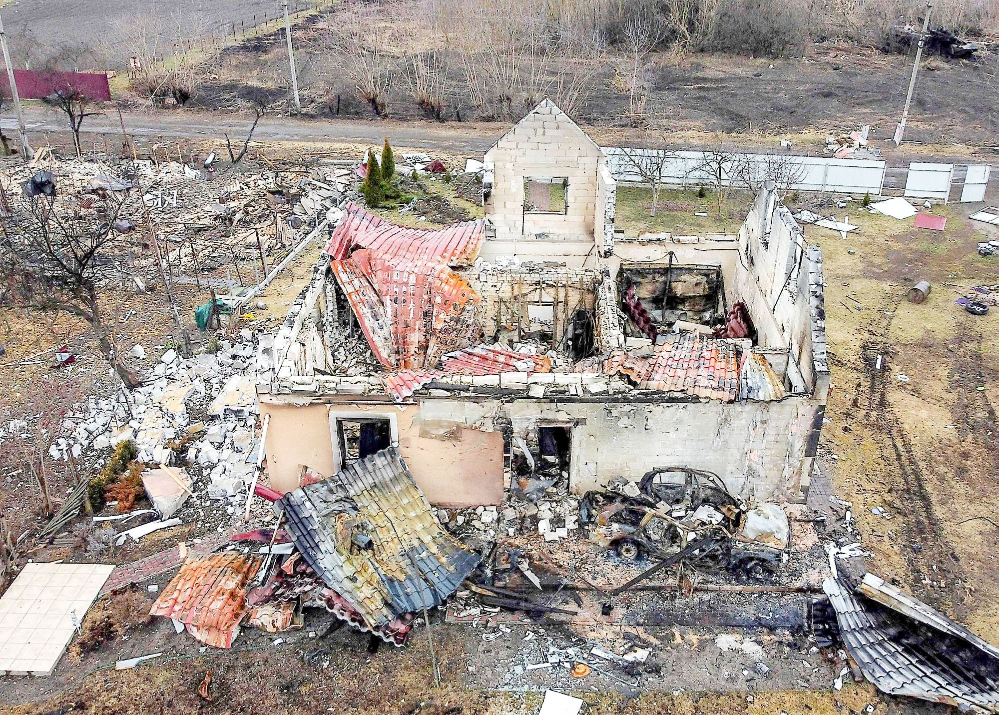 Une maison détruite dans le village de Lukianivka, près de Kyïv.