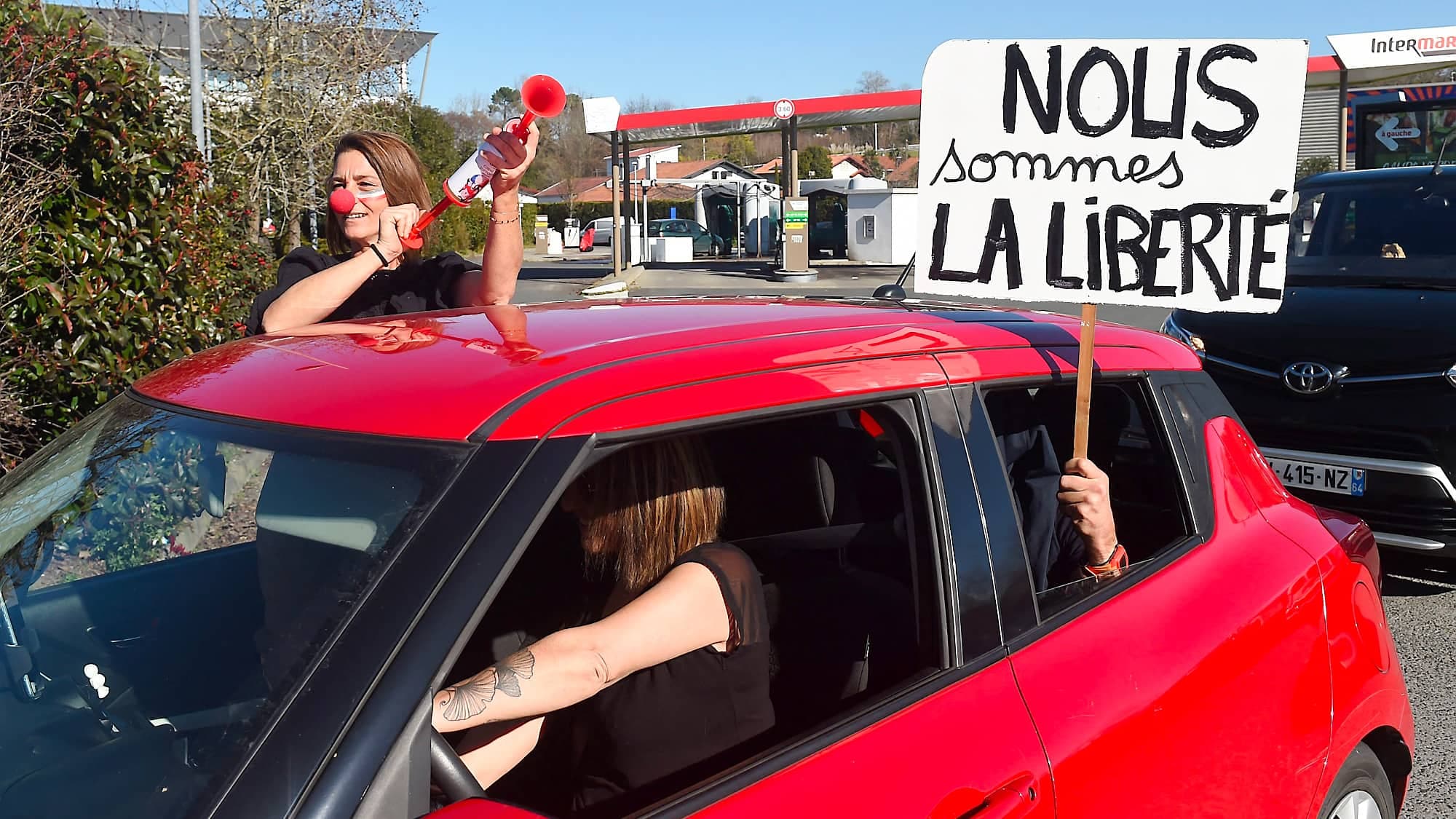 Des Français partent de tout le pays pour paralyser Paris, puis Bruxelles.