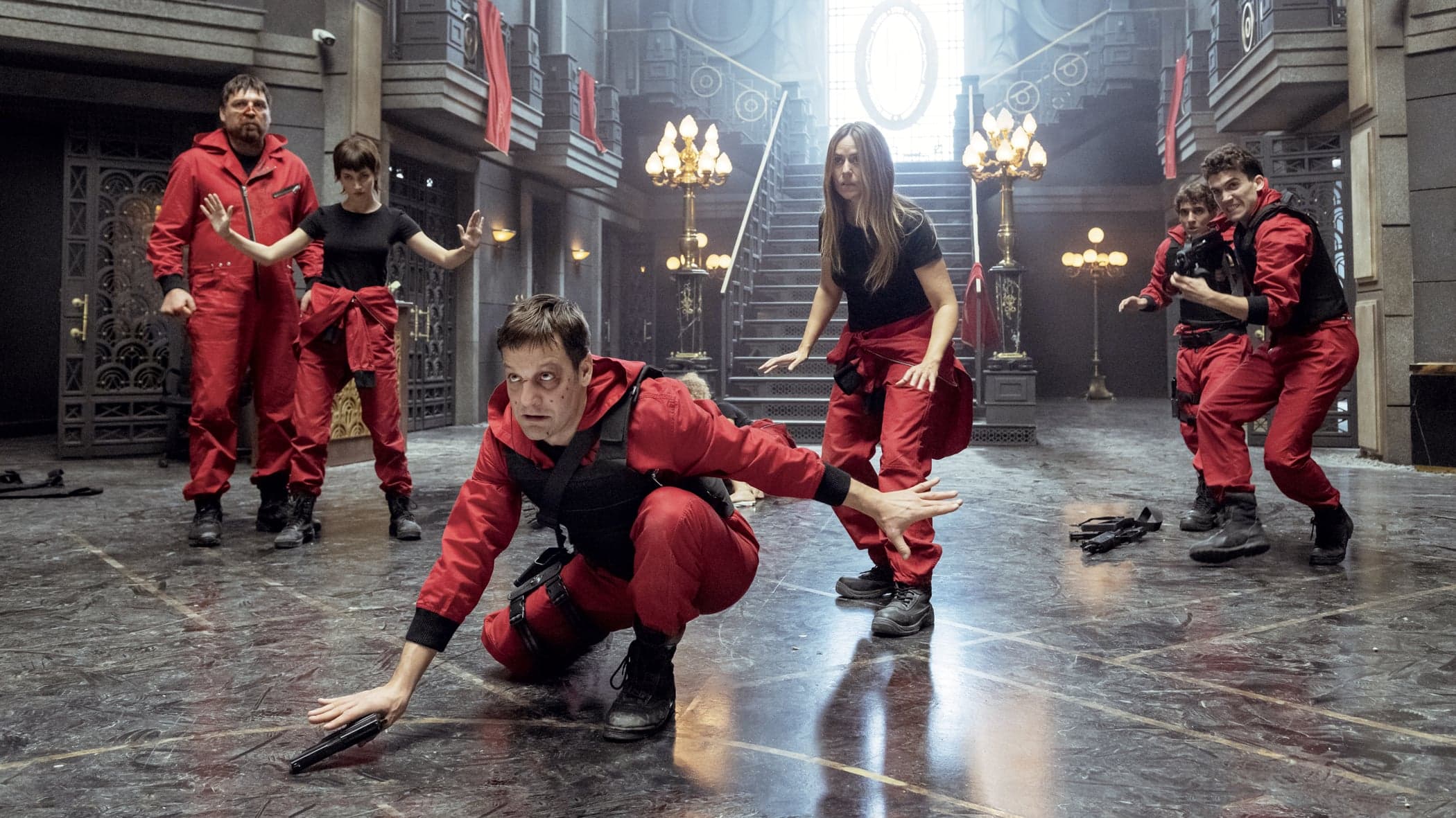 Les braqueurs Bogota (Hovik Keuchkerian), Tokyo (Úrsula Corberó), Palerme (Rodrigo De la Serna), Lisbonne (Itziar Ituño), Rio (Miguel Herrán) et Denver (Jaime Lorente).