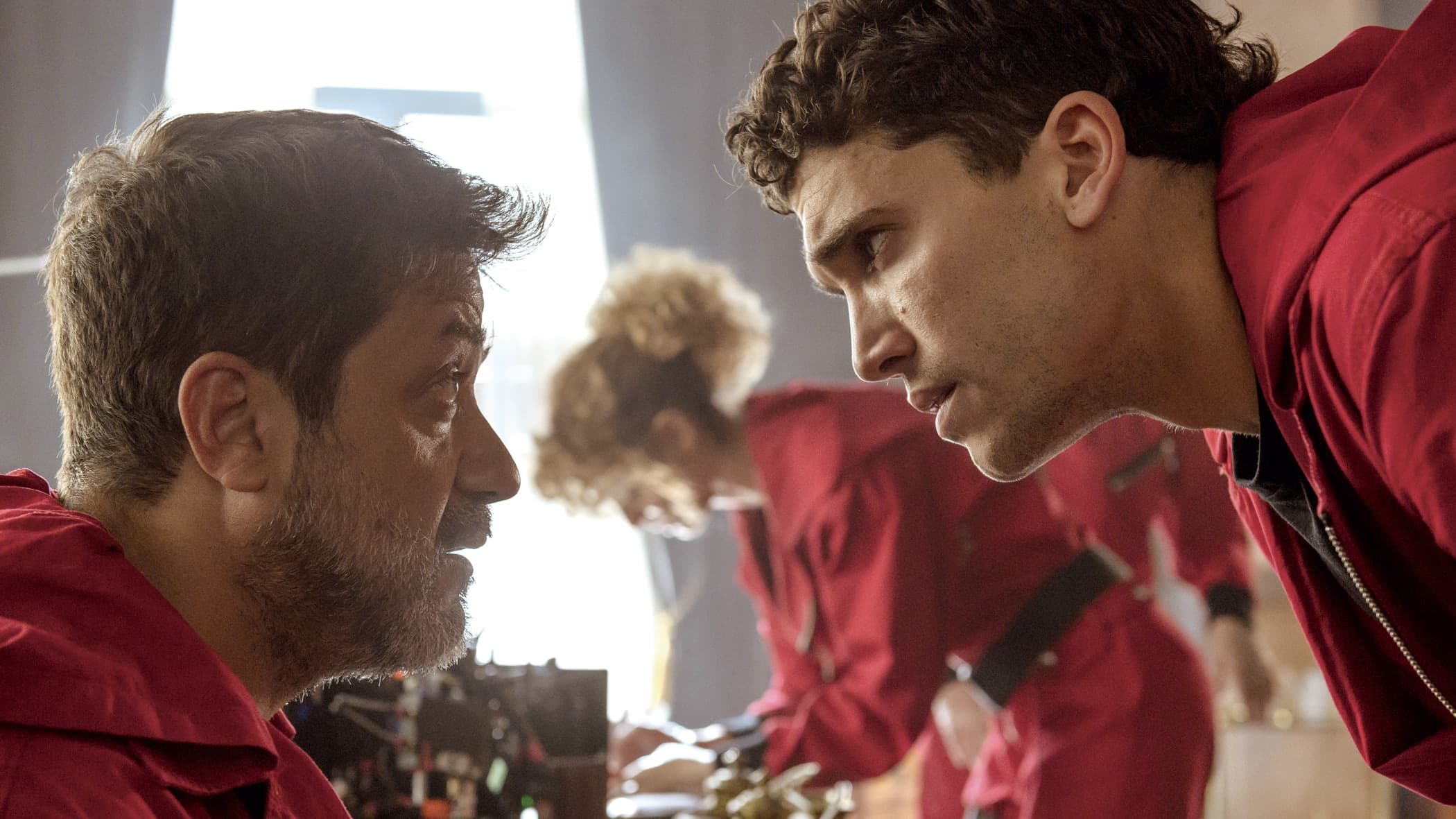 Enrique Arce (Arturo Román) et Jaime Lorente (Denver).