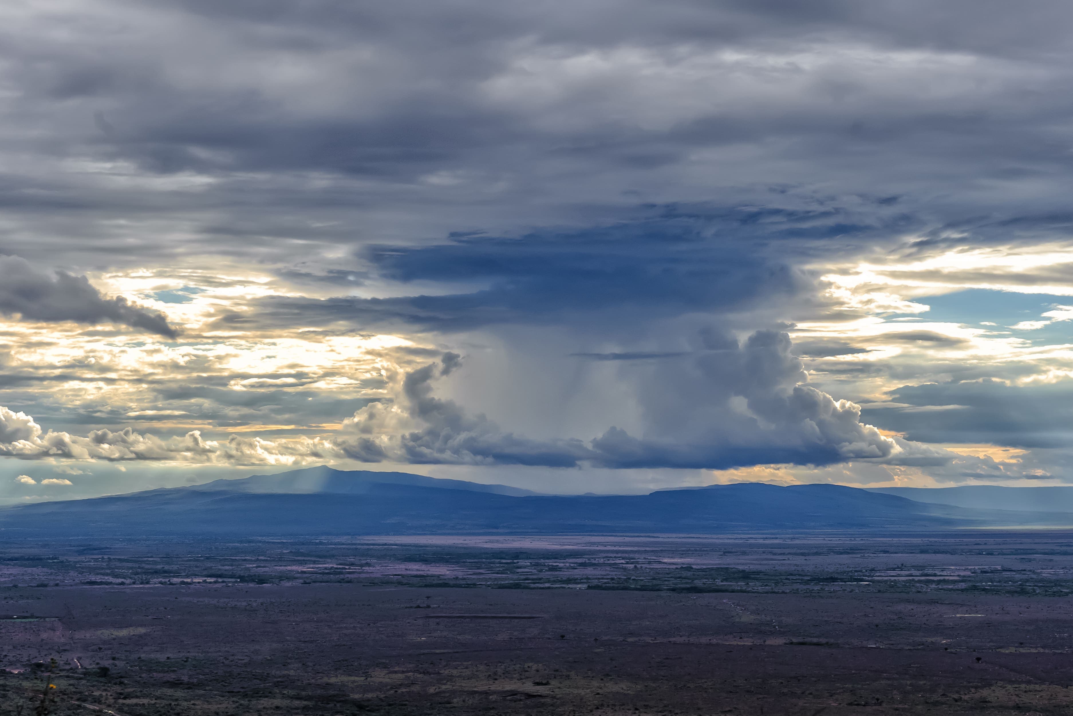 La vallée du Grand Rift est le nom donné à un ensemble géologique constitué d'une série de failles et de volcans, situé en Afrique de l'Est.