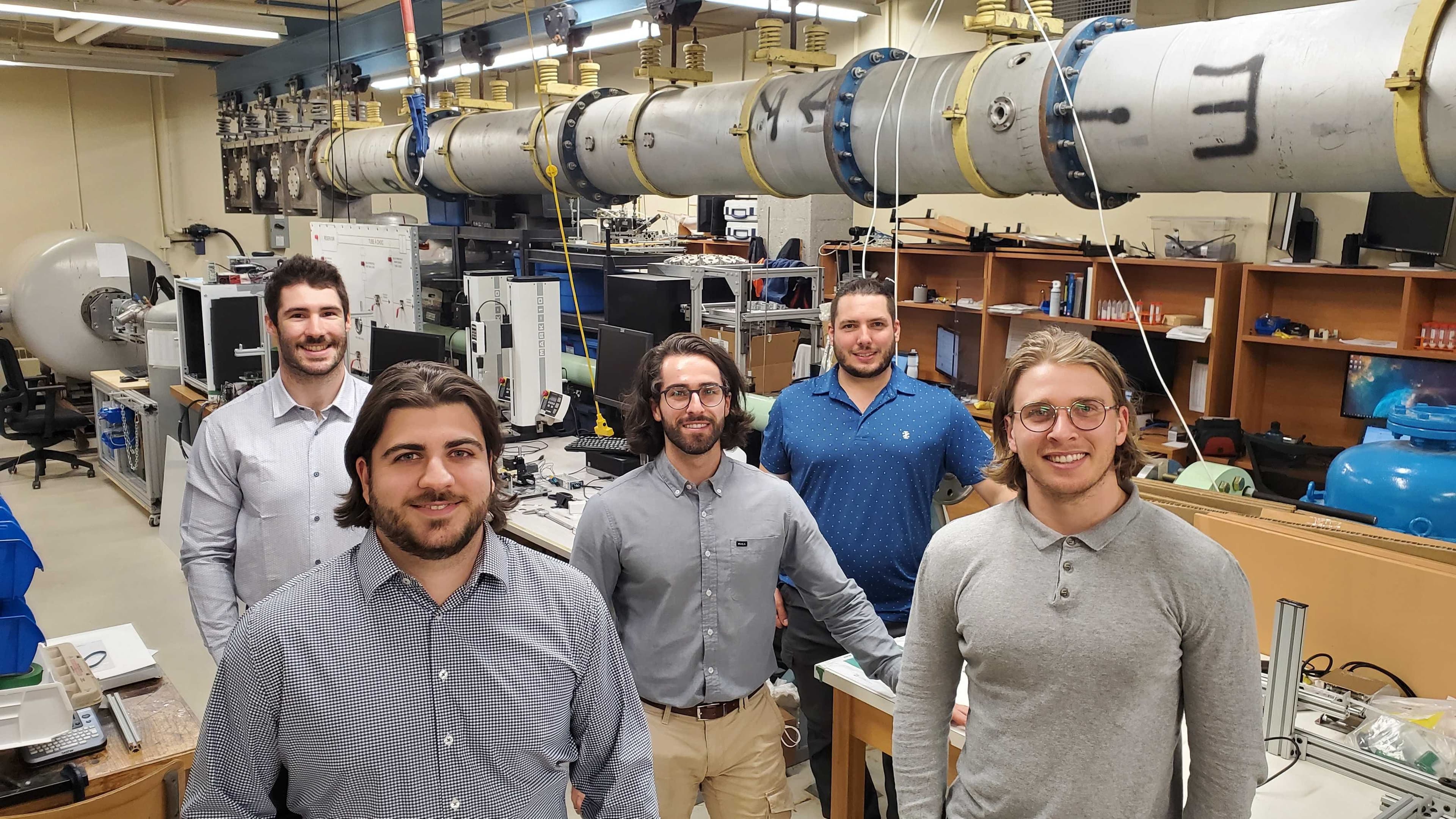 Alexandre Camiré, au centre, avec son équipe Skyrenu technologies
