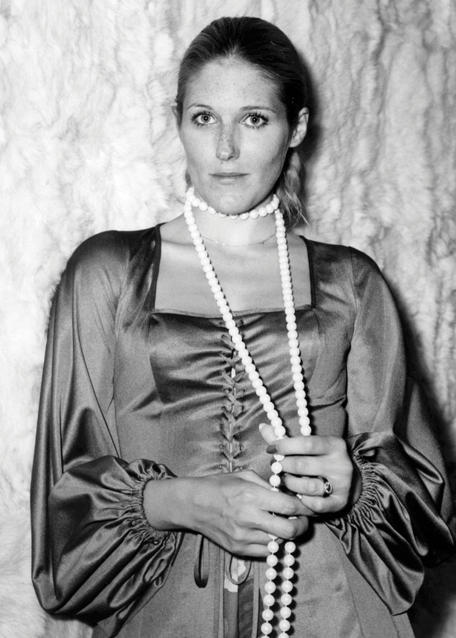 Son premier métier était dessinatrice de mode; elle a toujours eu le chic pour ses tenues.