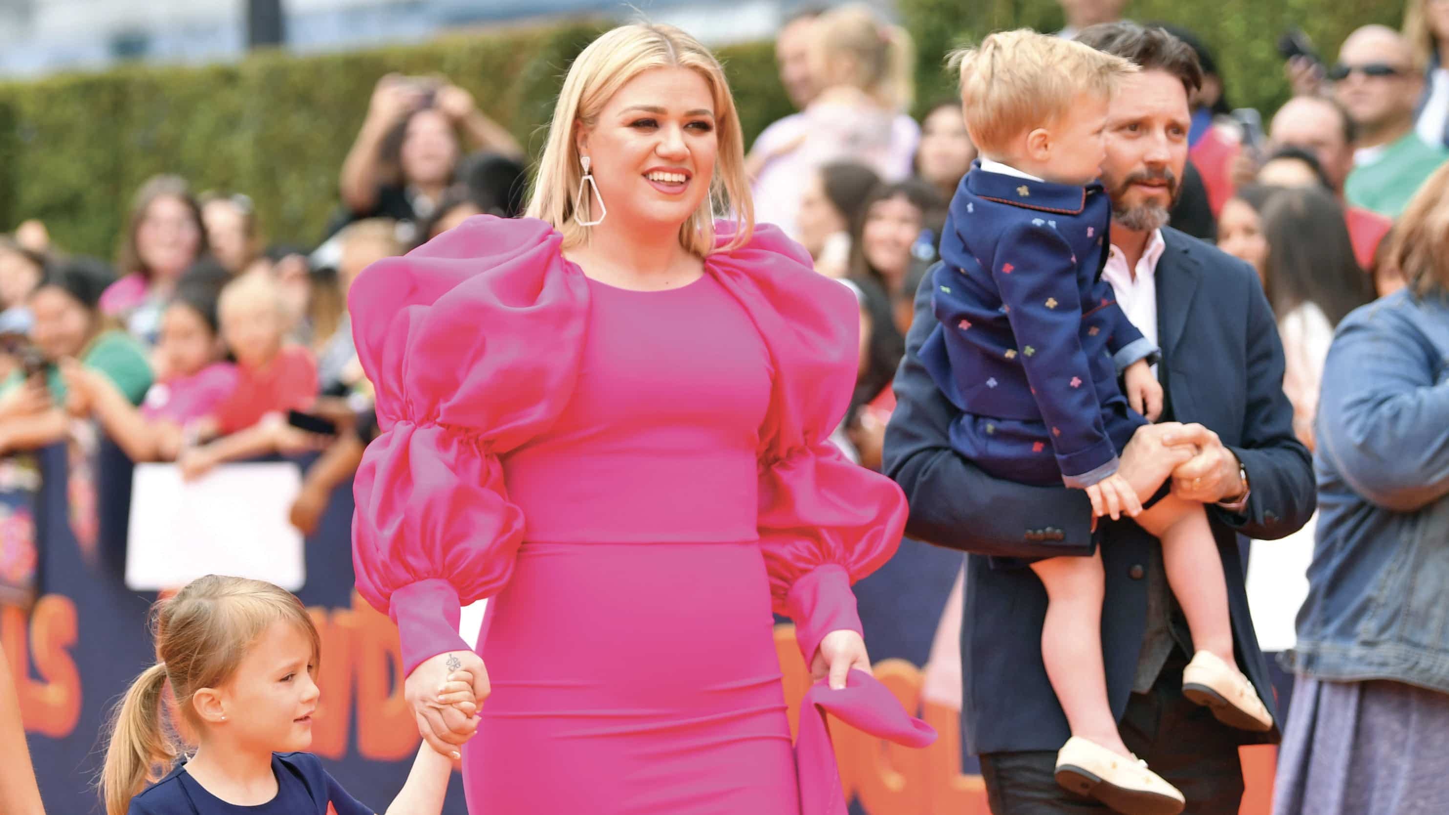 Kelly et Brandon entourés de leurs deux enfants.