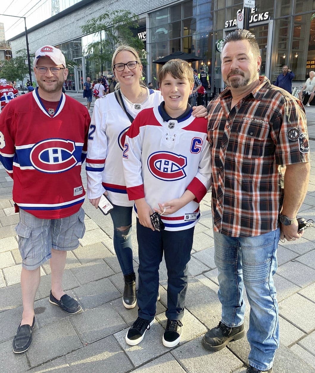 Marc David et son fils Harley, 14 ans, sont venus assister au quatrième match des Canadiens contre les Knights de Las Vegas.