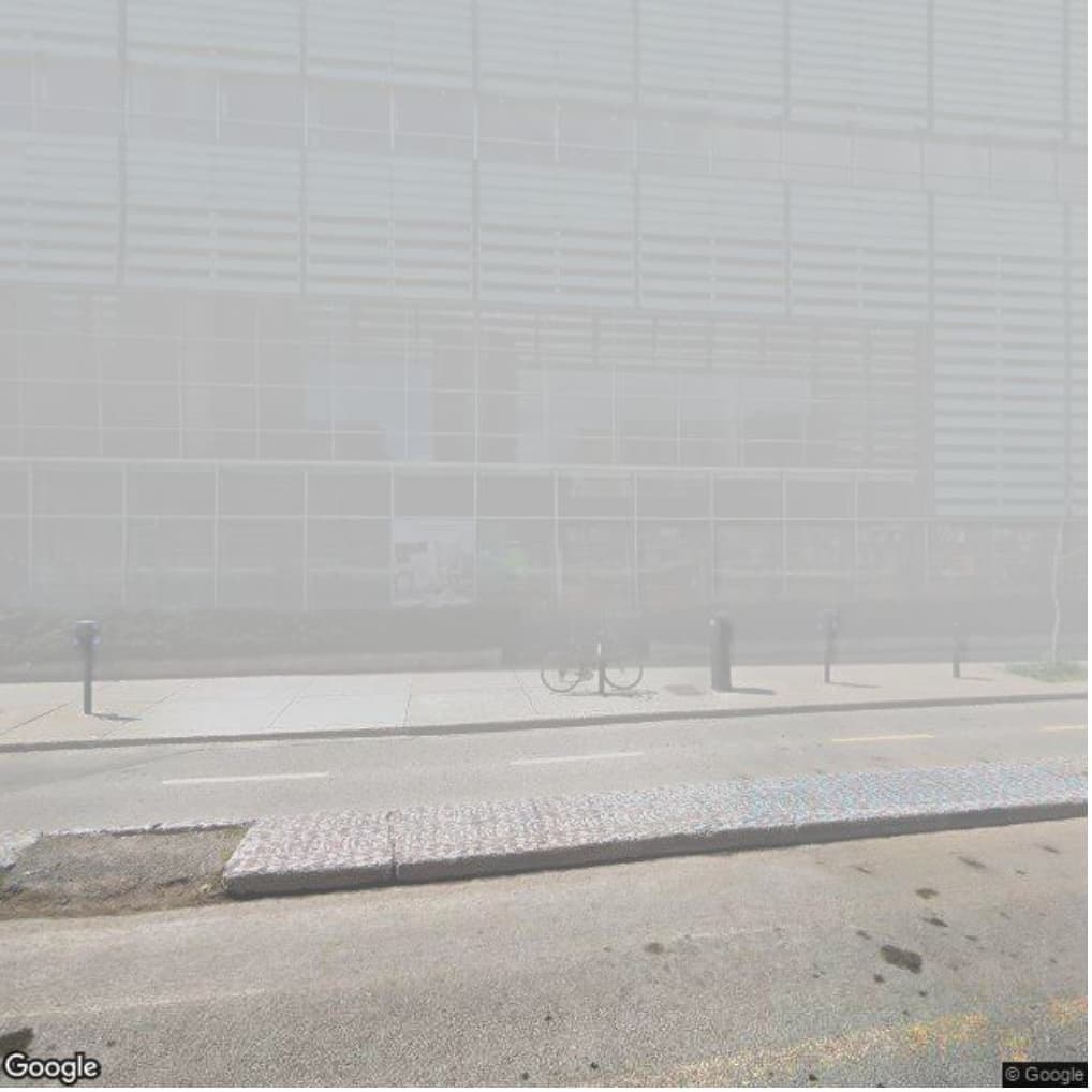 Capture d'écran de la Bibliothèque d'Archives nationales du Québec (BAnQ) à Montréal, advenant un épisode de smog.