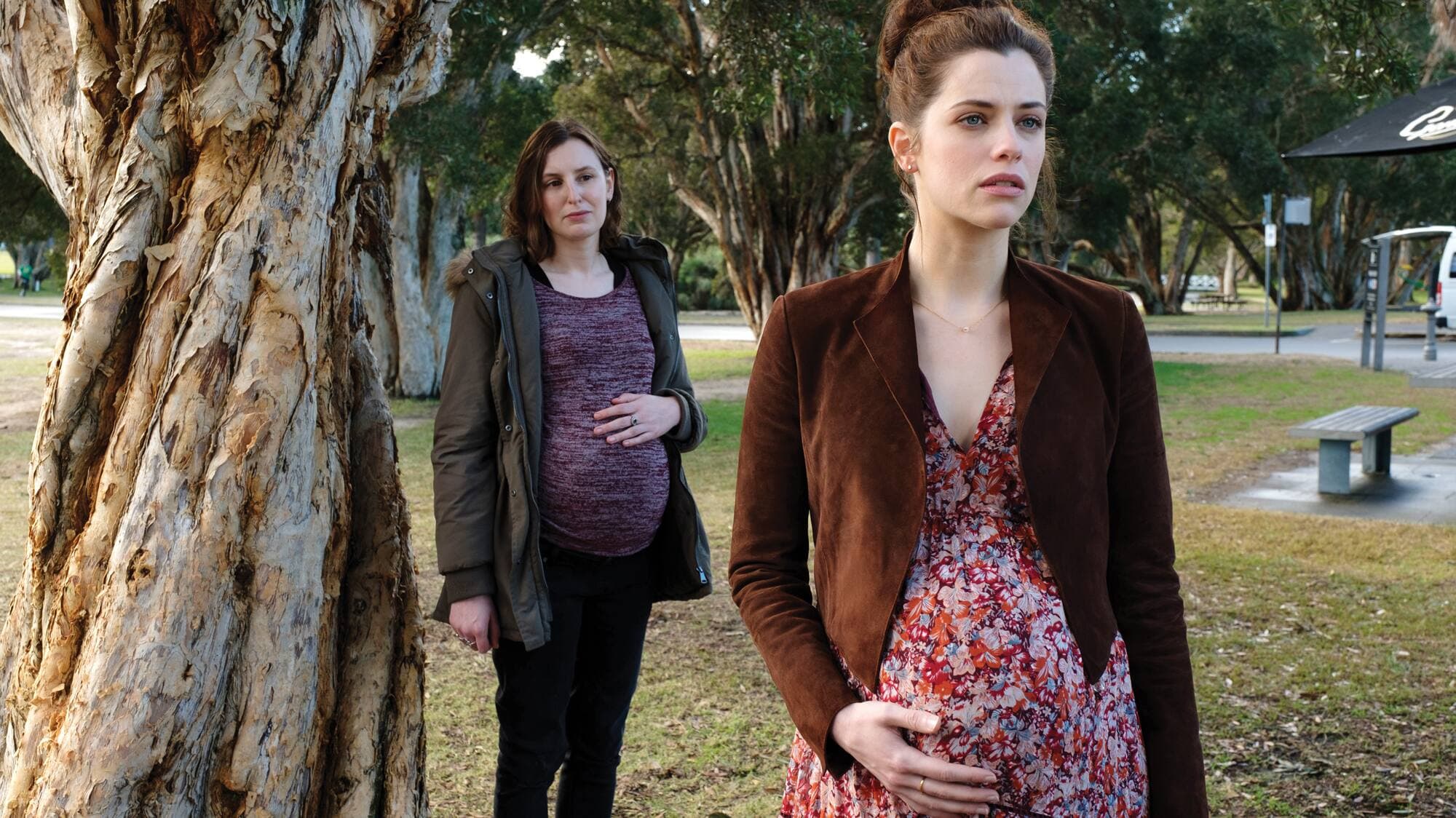 Laura Carmichael et Jessica De Gouw, Les secrets qu’elle garde.