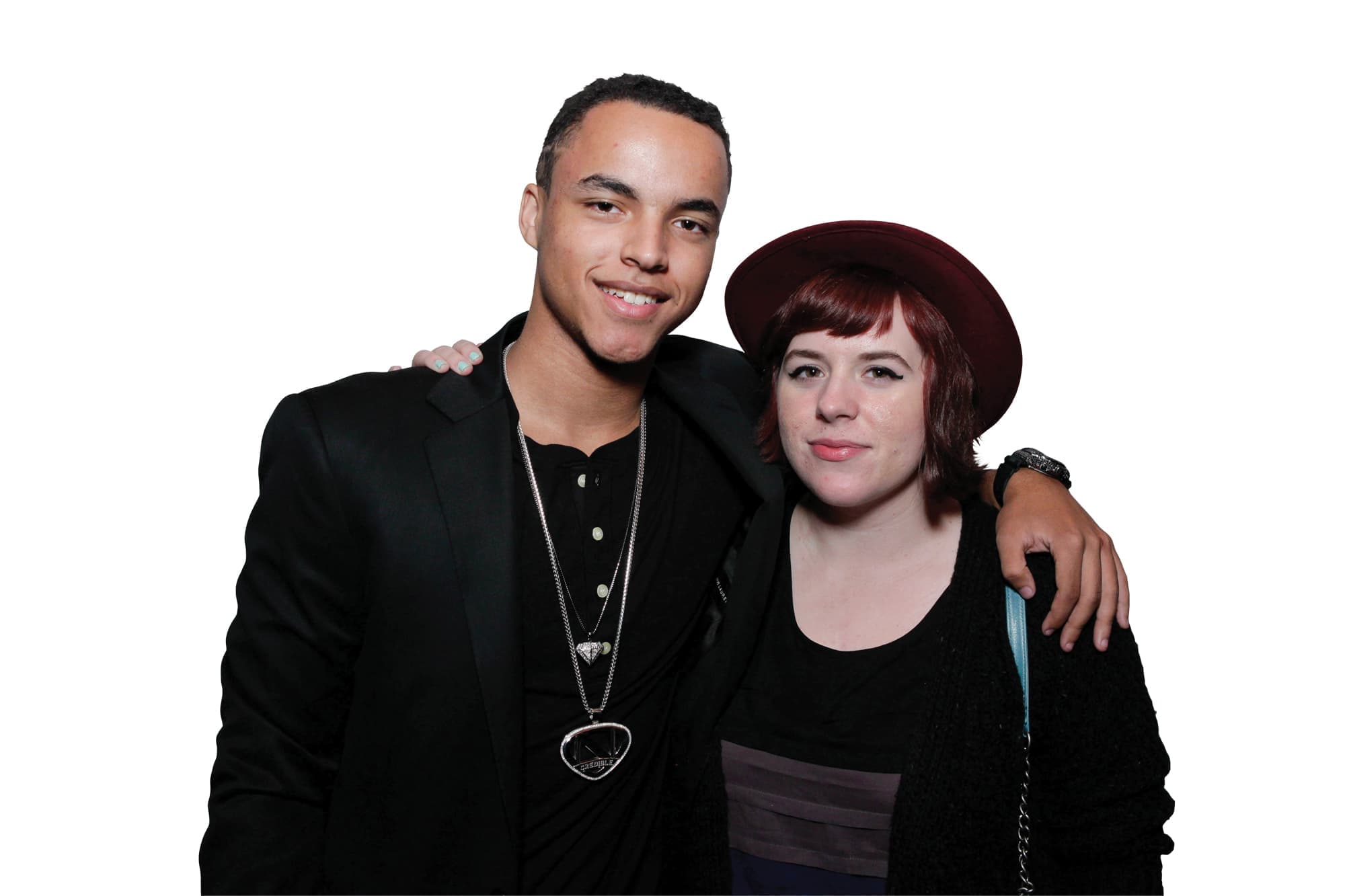 Elle n’a que de rares contacts avec Connor et Bella.