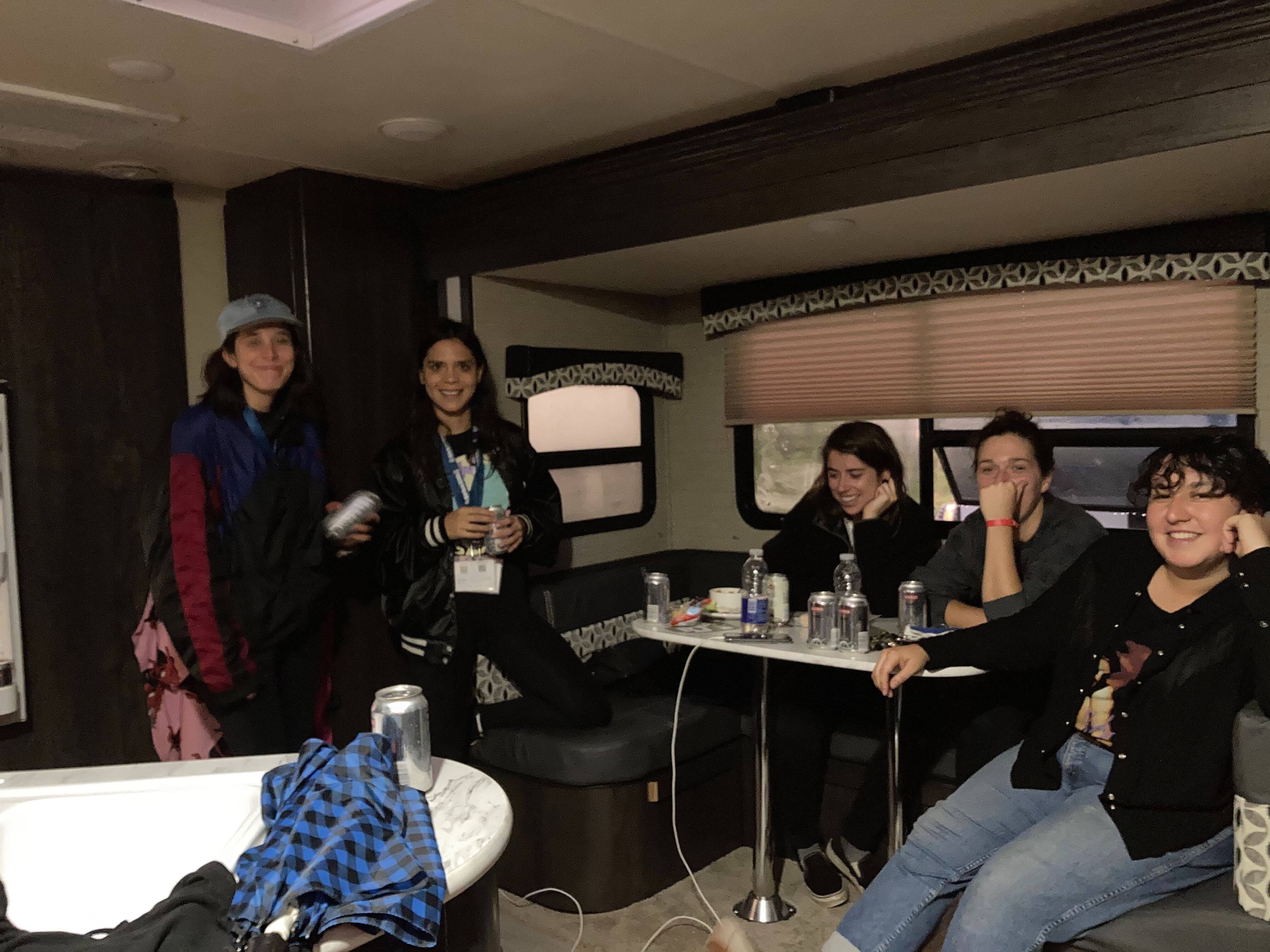 Les Shirley et NOBRO en loges au Festival de la musique émergente en Abitibi-Témiscamingue 2020