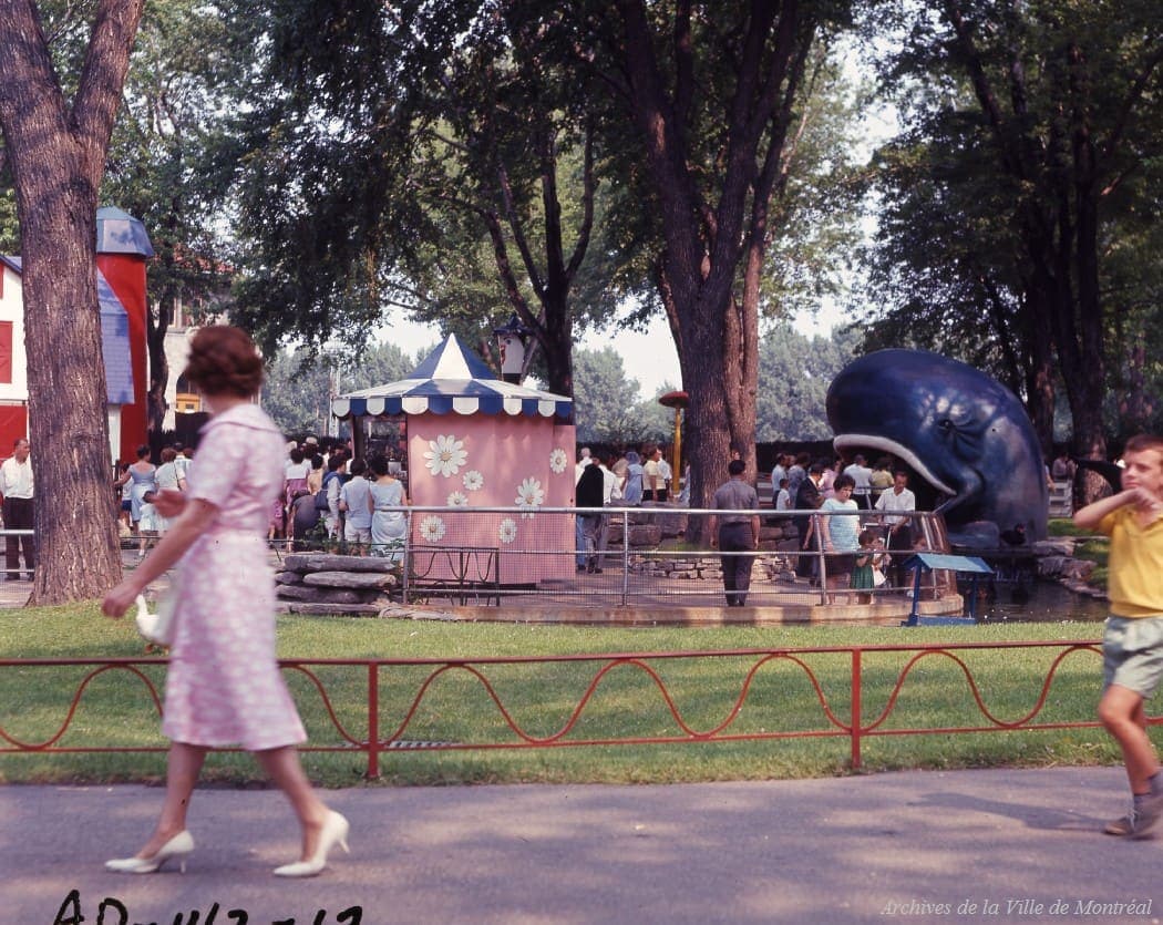 Le Jardin des merveilles en juillet 1969. À droite: la baleine qui accueillait un aquarium.