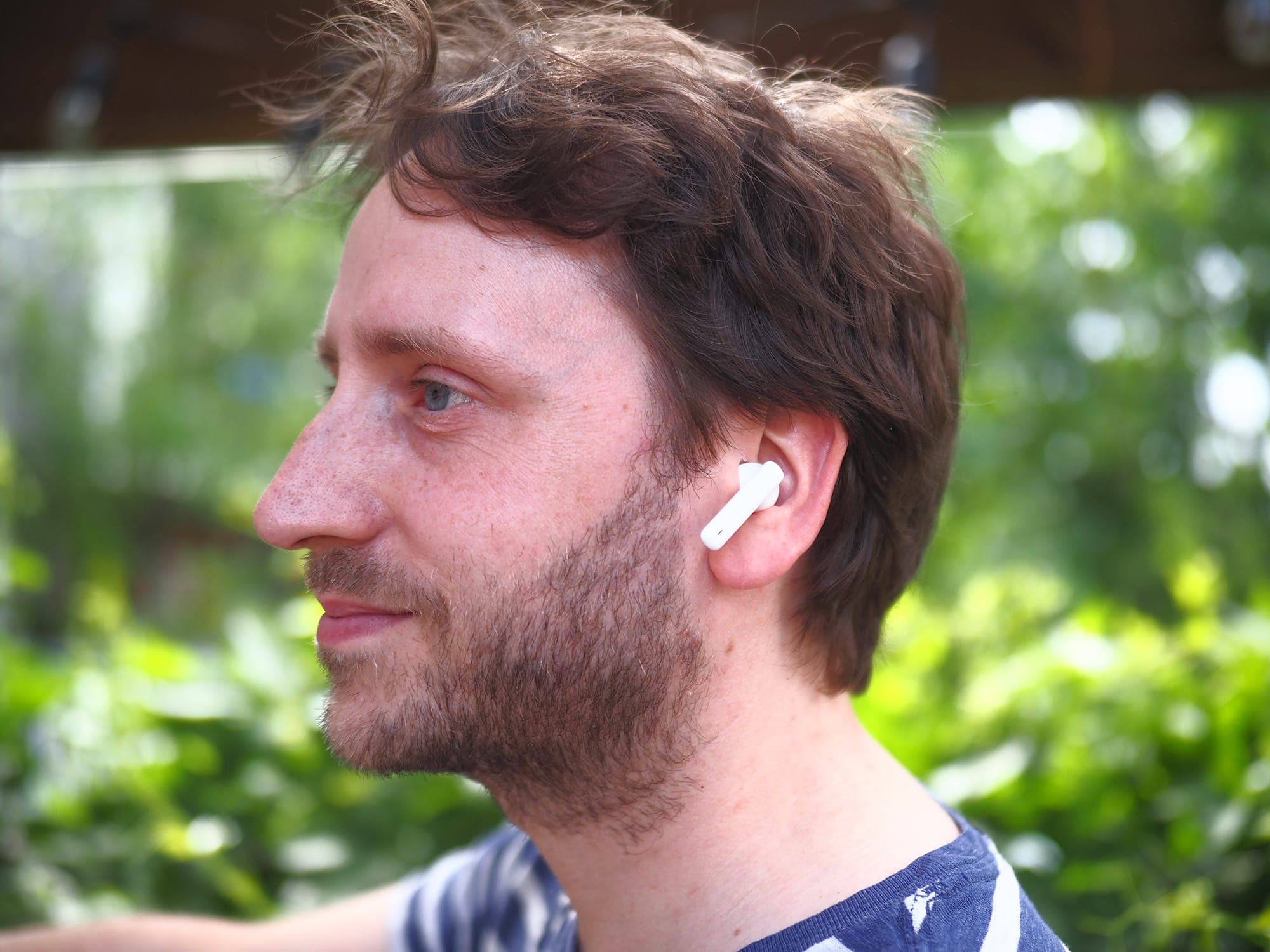 Notre chroniqueur Maxime Johnson avec les FreeBuds 4i