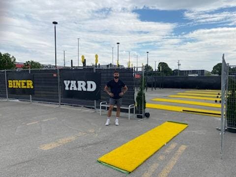 Nicolas Biniek, propriétaire du centre de conditionnement Biner Gym, situé à Montréal, est impatient de revoir ses clients le 7 juin dans son nouveau concept extérieur nommé La Cour à Biner (Biner Yard).