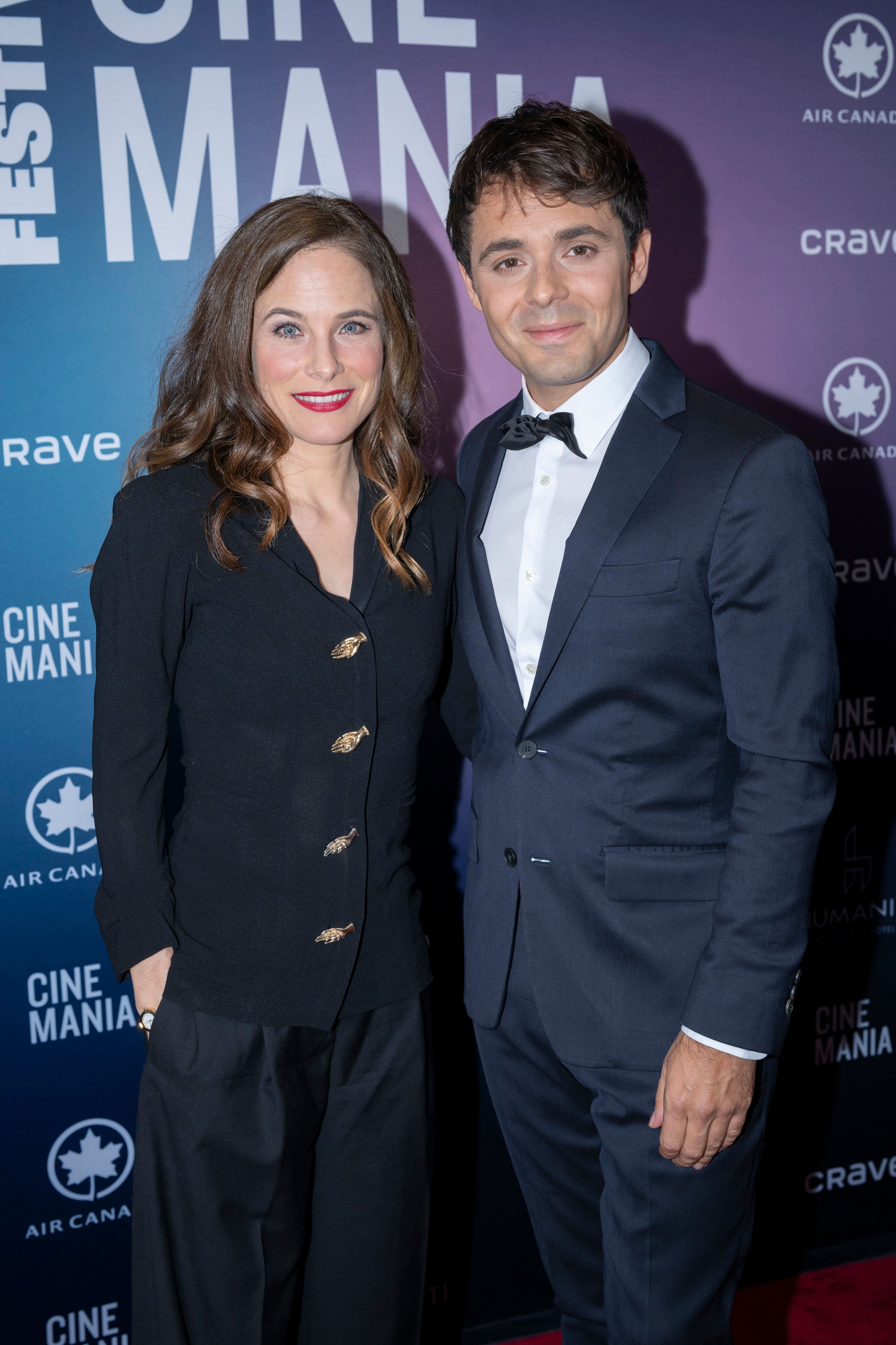 Caroline Dhavernas accompagnée sur la photo de Guilhem Caillard, directeur général et artistique du festival Cinemania