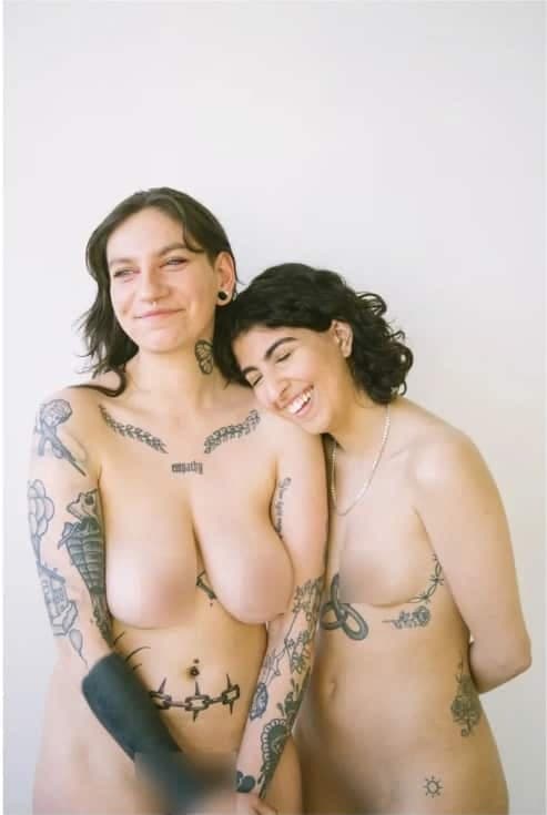 Meagan (@meaganashleytattoos) et Dawn (@dawnnn.b)