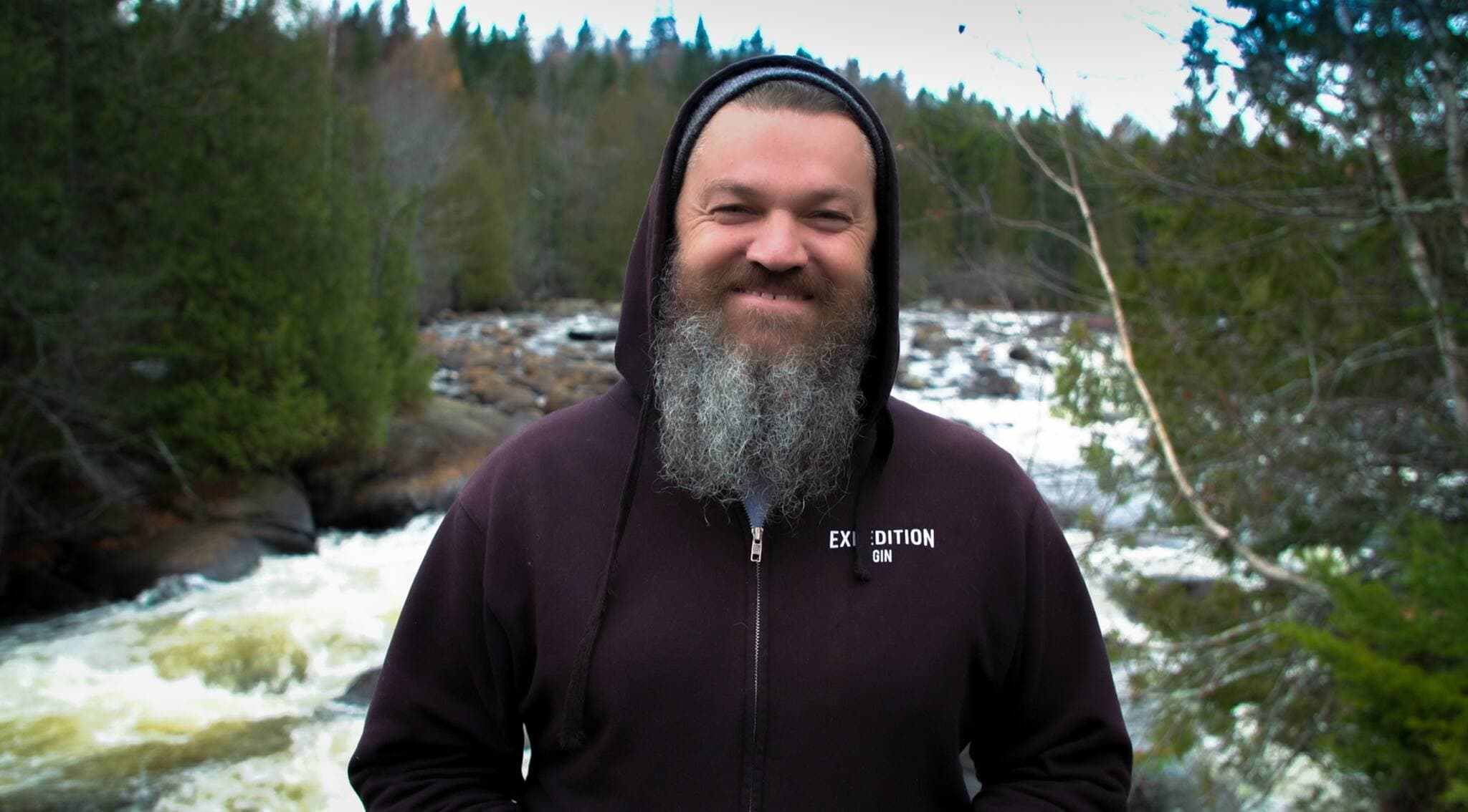 Baptiste Gissinger parcourt le monde, s’arrêtant ça et là pour rencontrer les locaux ou passer la nuit dans un coin isolé