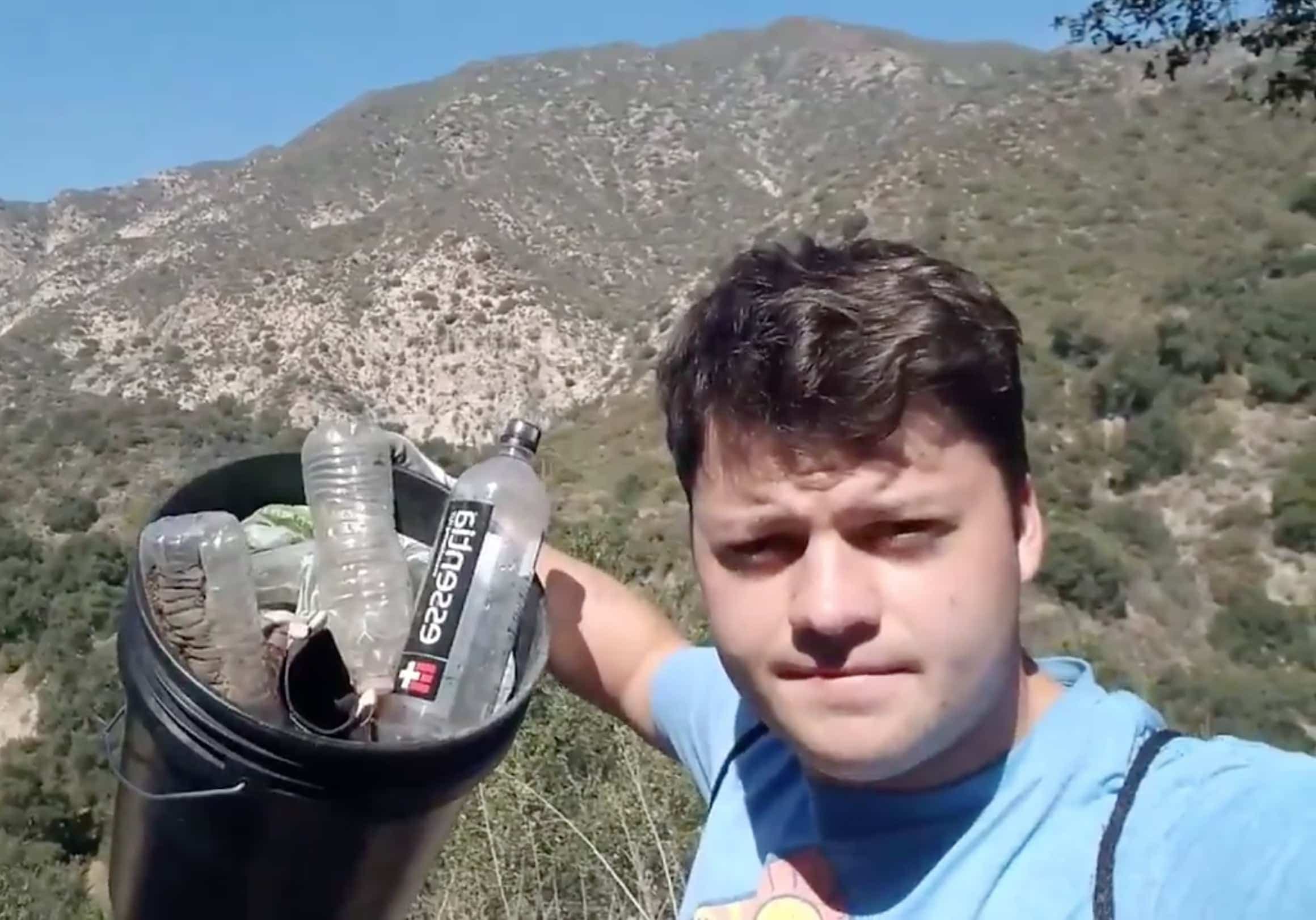 L'activiste américain Edgar McGregor a ramassé des déchets pendant 589 jours à l'aide de gants et des chaudières, dans le Eaton Canyon, en Californie.