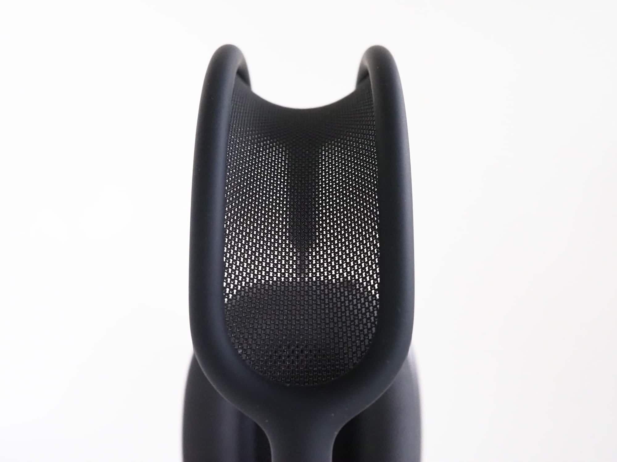 Le filet en tissu sur l’arceau contribue au confort de l’AirPods Max.