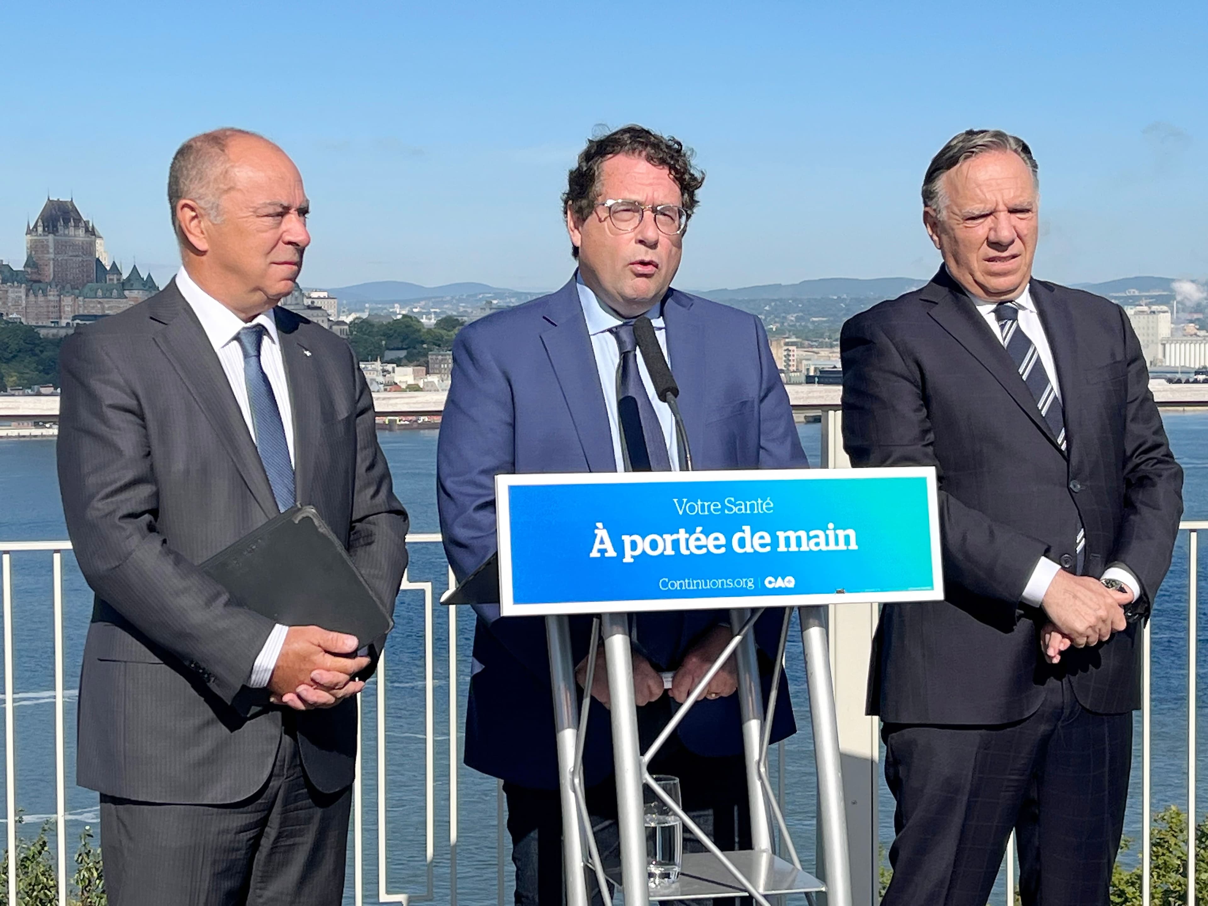En septembre, Bernard Drainville s’était porté à la défense du 3e lien lors d’une conférence de presse en compagnie de François Legault (à droite) et Christian Dubé (à gauche).