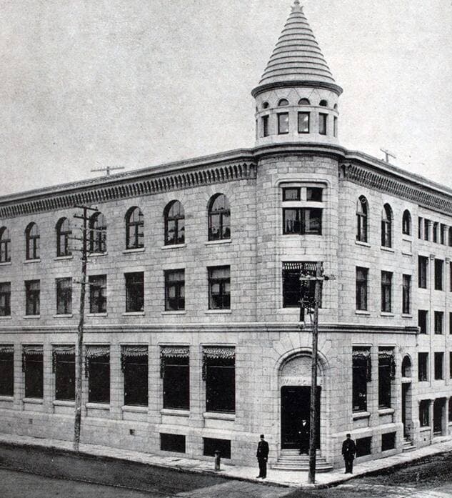 L'édifice en 1891, un an après sa construction.