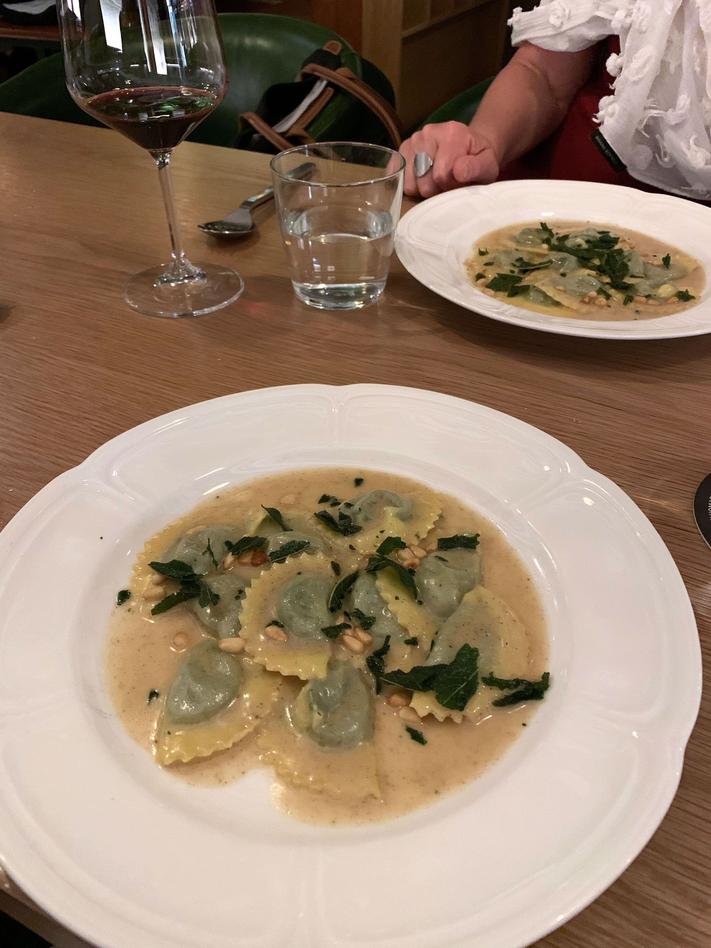 Plat de mezzelune au Grandmaster Restaurant