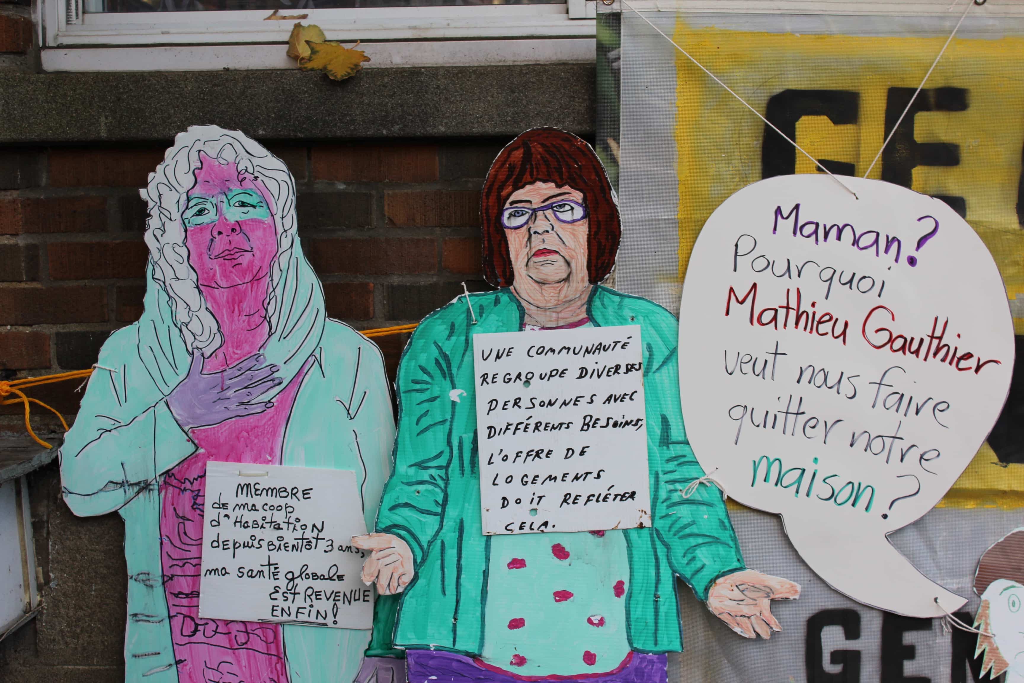 Les locataires ont préparé quelques images affichées devant l'immeuble.