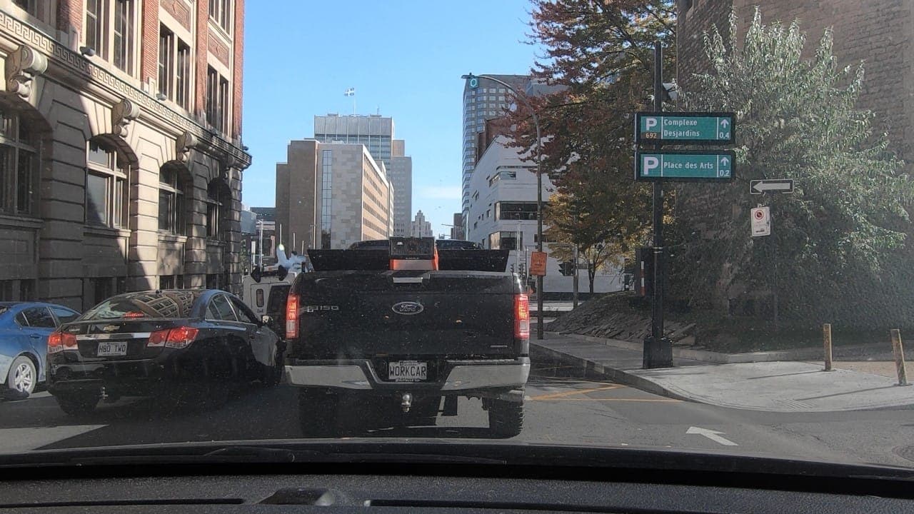 Il n'est pas si évident de circuler près de la rue Sainte-Catherine Ouest à l’heure du lunch. Les embouteillages ne sont pas rares.
